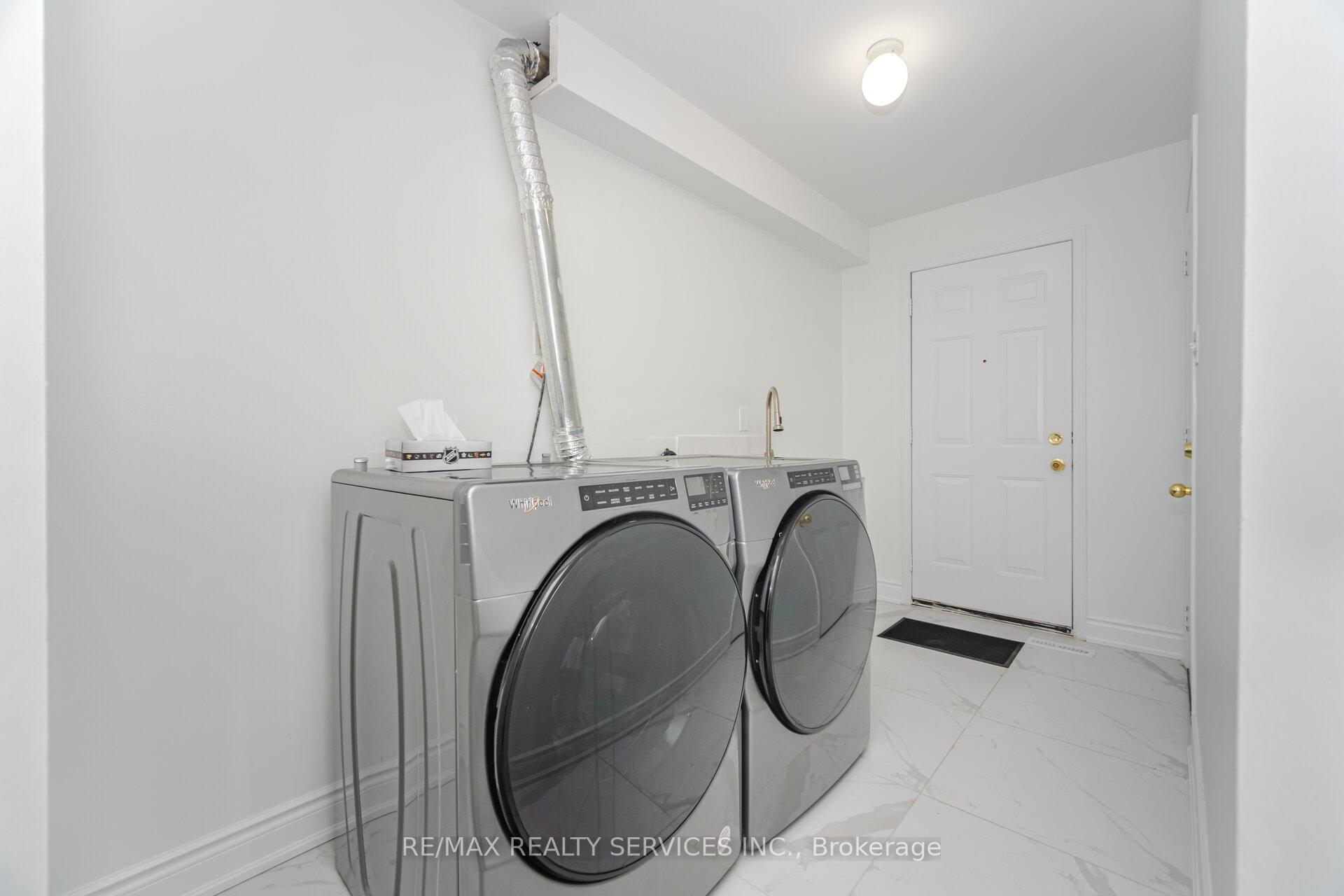 Photo 7 of 12 Woodvalley Drive, Brampton, Fletcher's Meadow — HOMEH