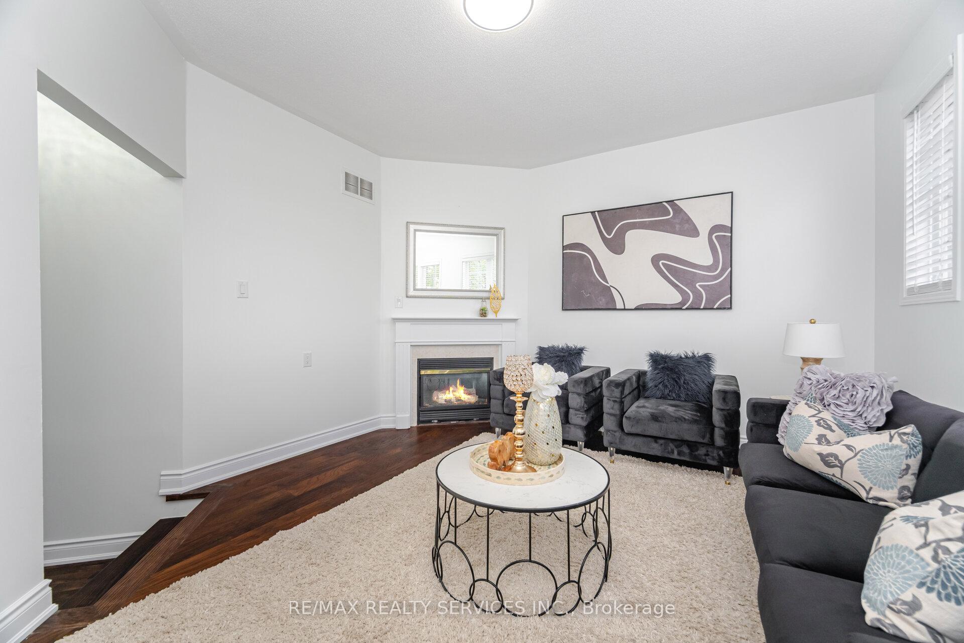 Photo 25 of 12 Woodvalley Drive, Brampton, Fletcher's Meadow — HOMEH