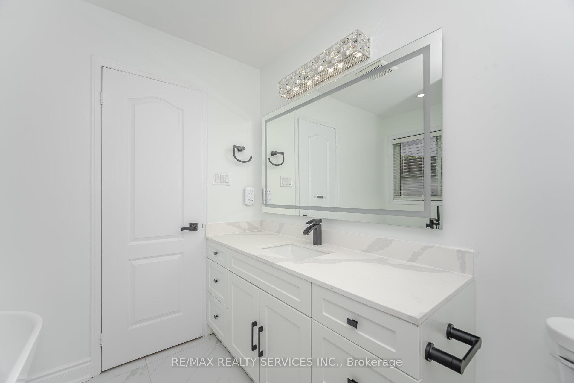 Photo 9 of 12 Woodvalley Drive, Brampton, Fletcher's Meadow — HOMEH