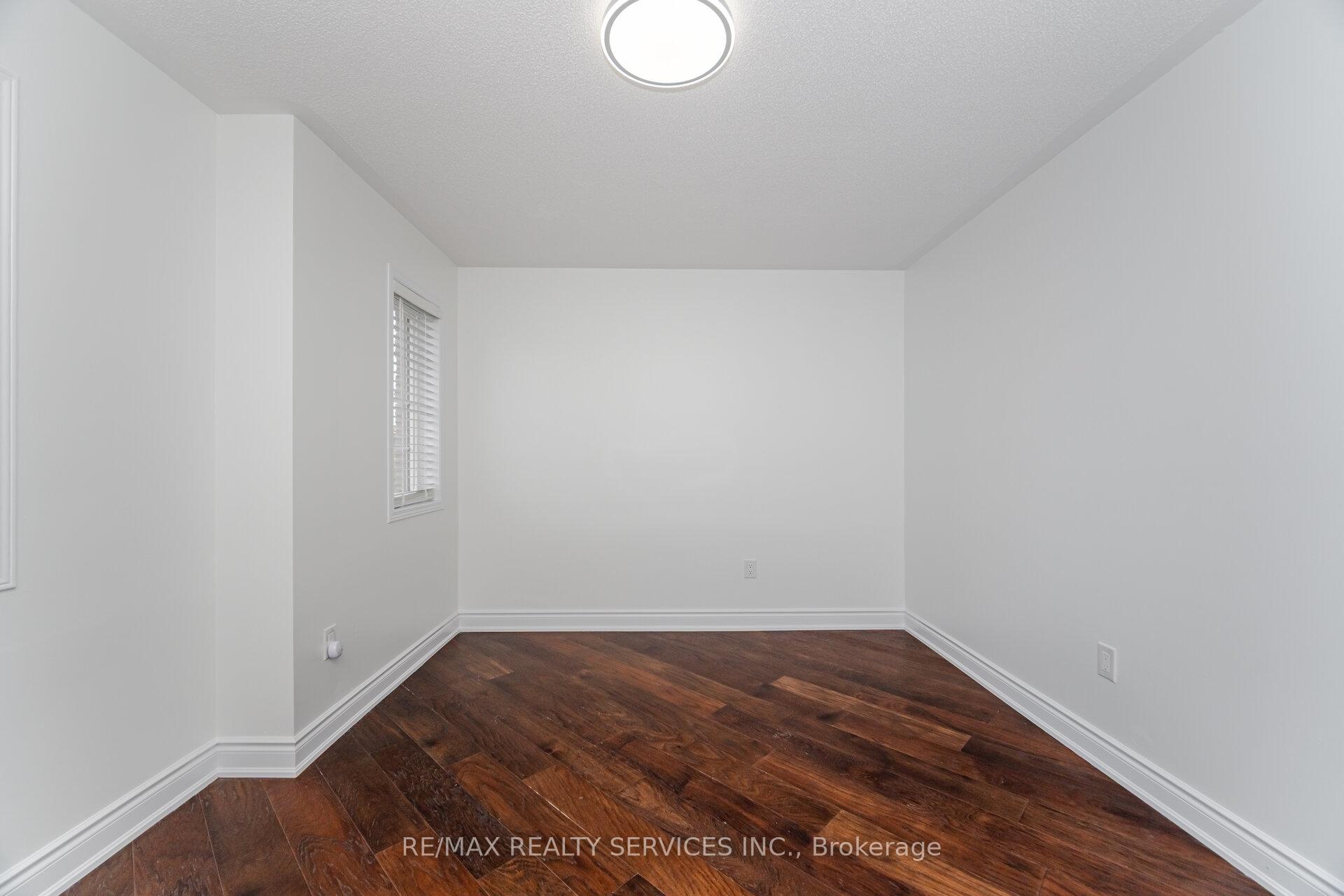 Photo 11 of 12 Woodvalley Drive, Brampton, Fletcher's Meadow — HOMEH