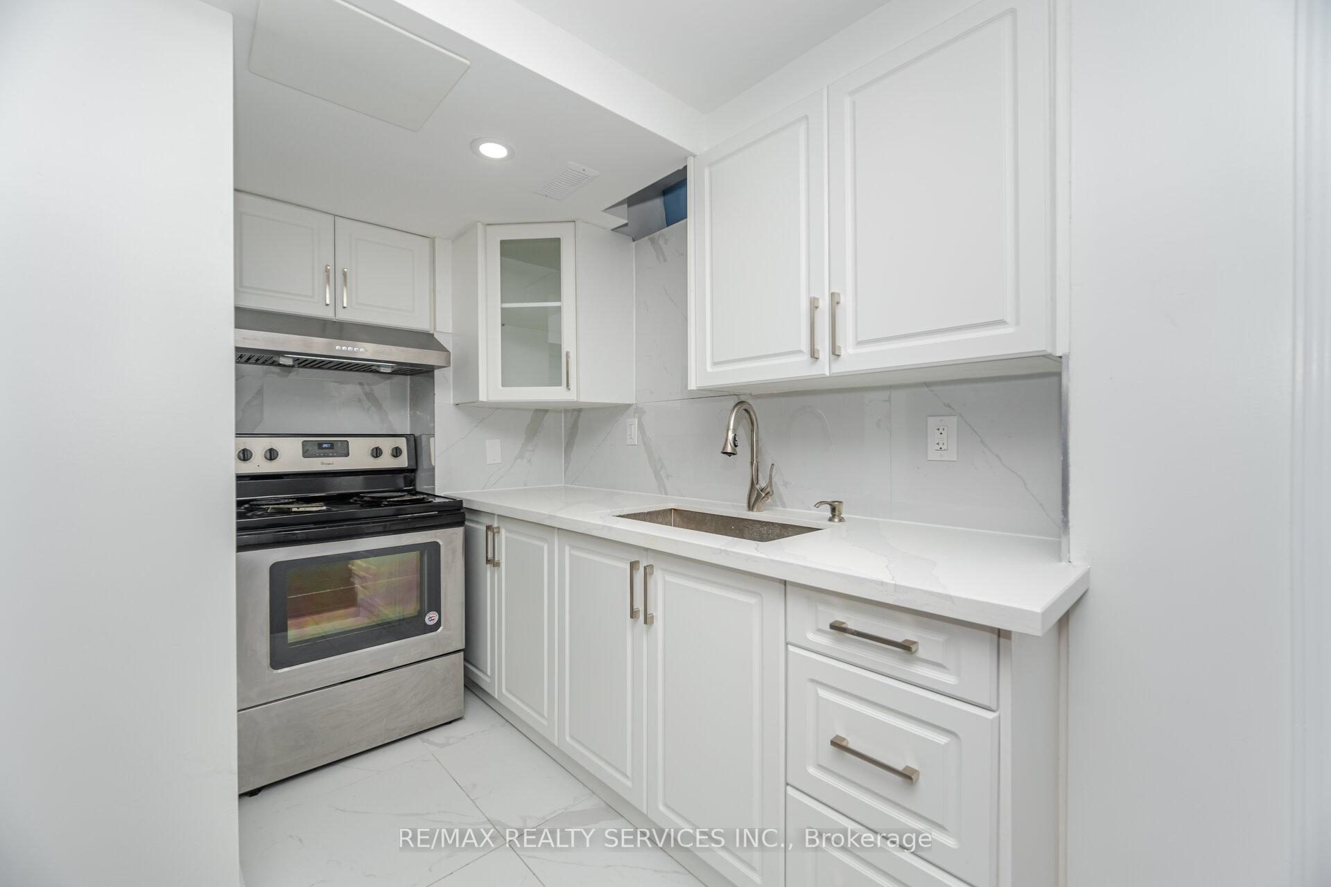Photo 47 of 12 Woodvalley Drive, Brampton, Fletcher's Meadow — HOMEH