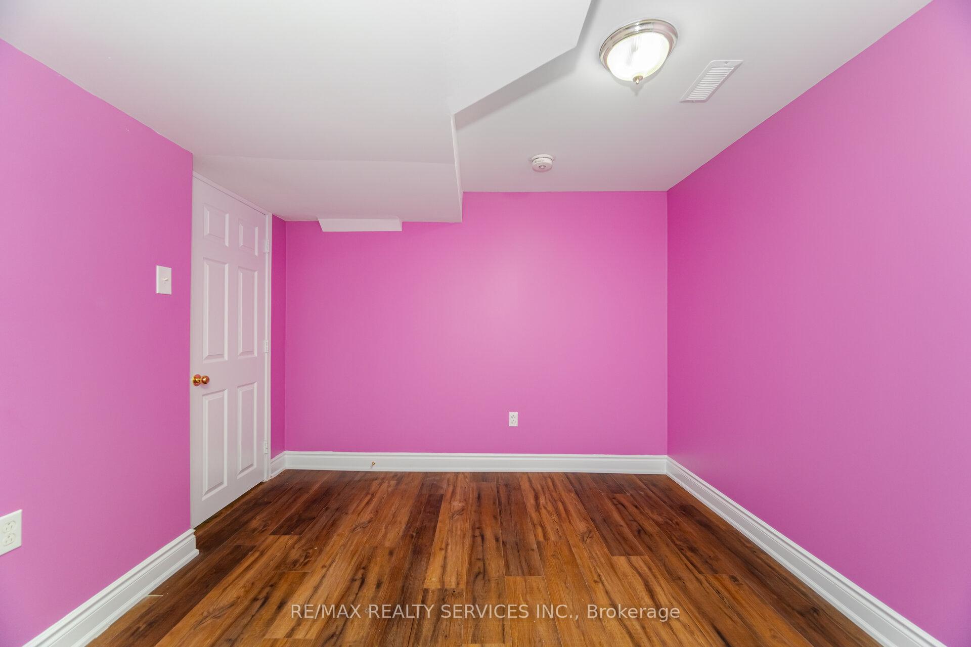 Photo 35 of 12 Woodvalley Drive, Brampton, Fletcher's Meadow — HOMEH