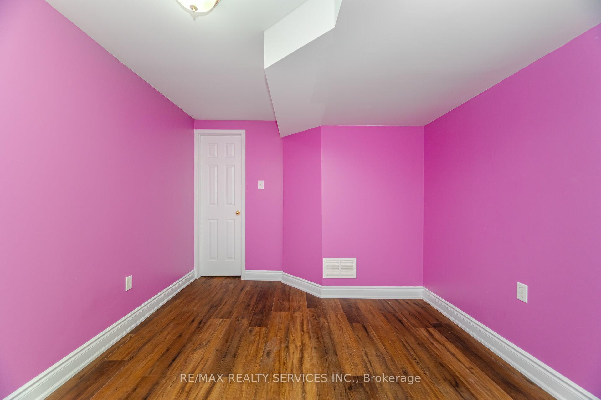 Photo 42 of 12 Woodvalley Drive, Brampton, Fletcher's Meadow — HOMEH