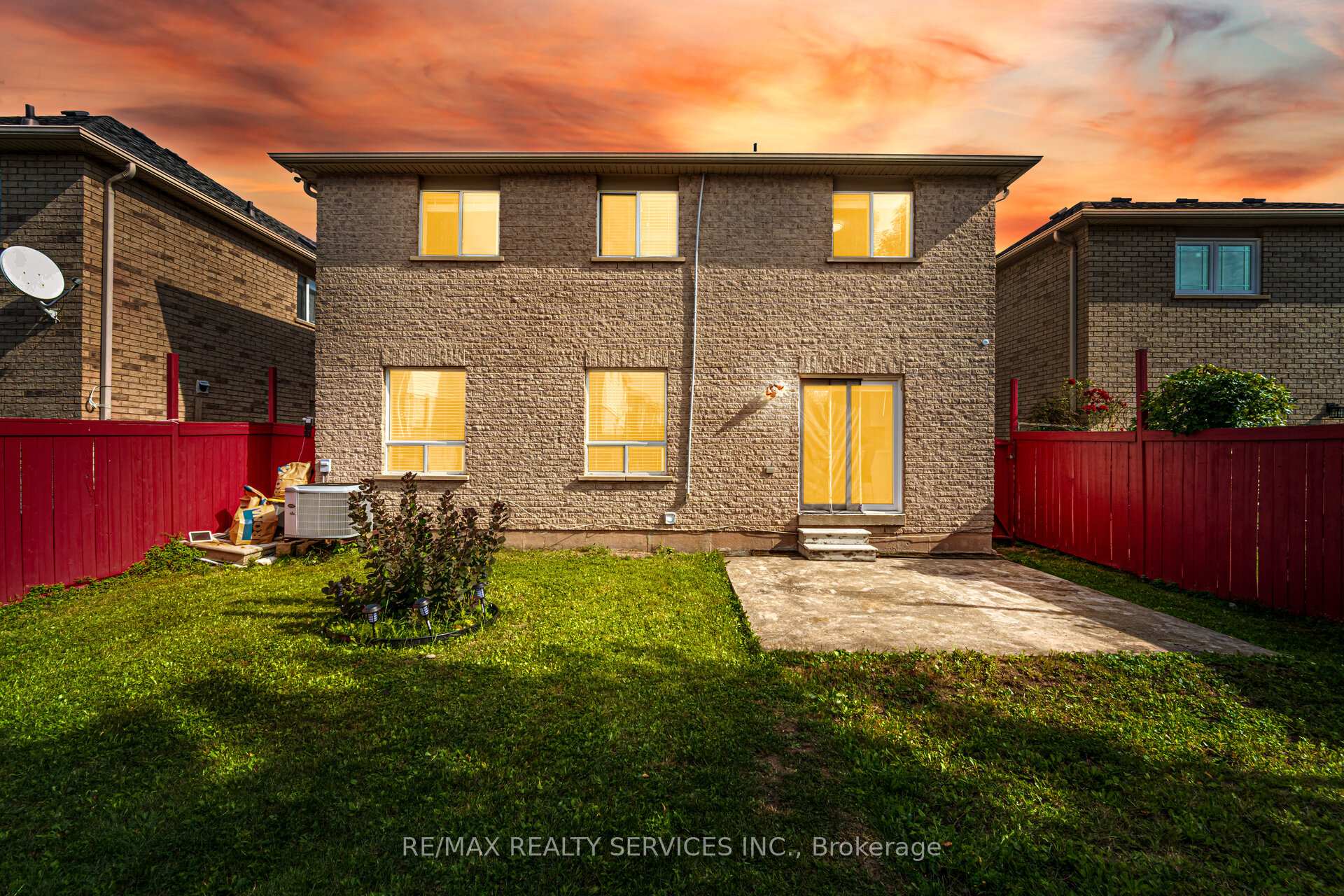 Photo 36 of 12 Woodvalley Drive, Brampton, Fletcher's Meadow — HOMEH