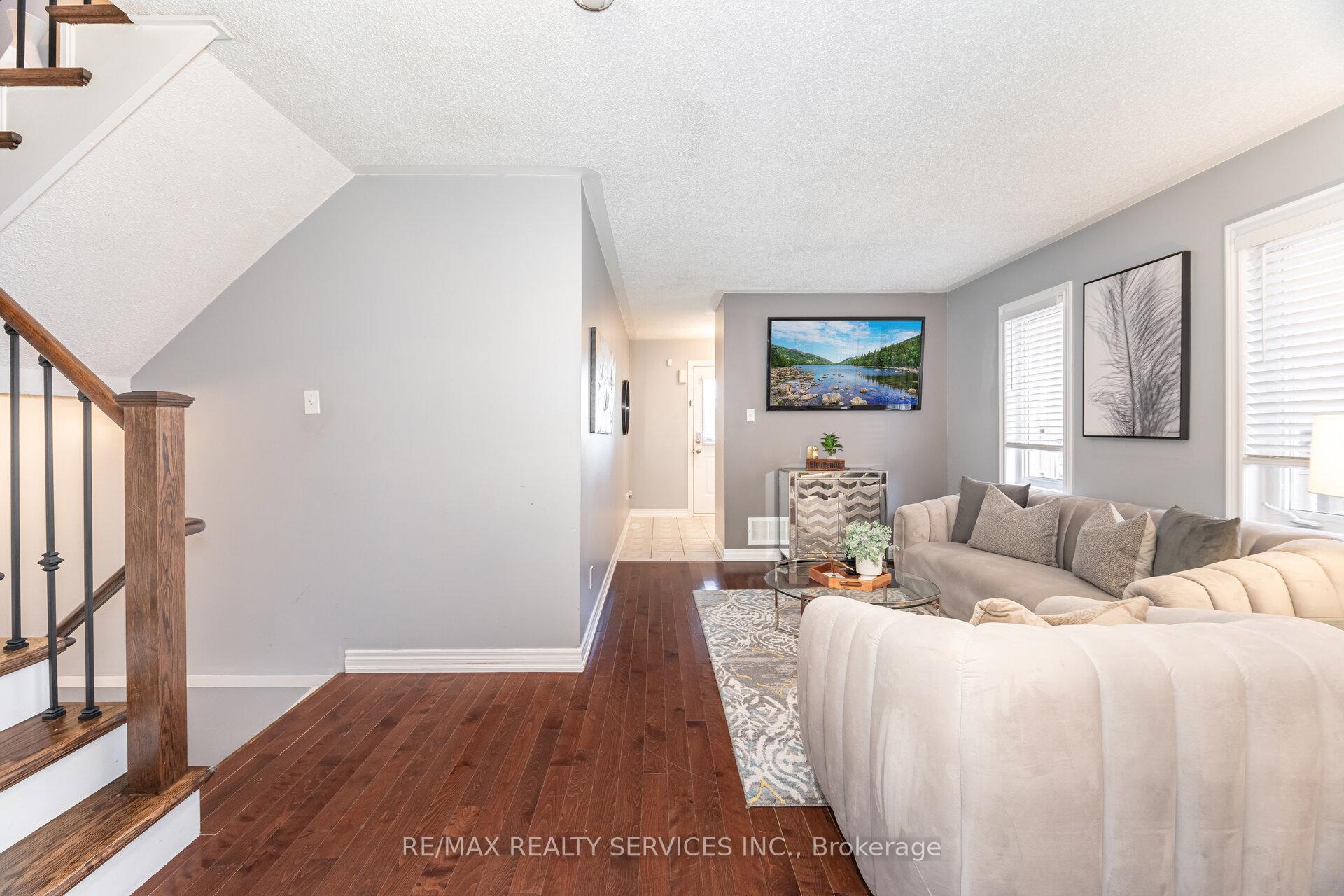 Photo 12 of 123 Farthingale Crescent, Brampton, Fletcher's Meadow — HOMEH