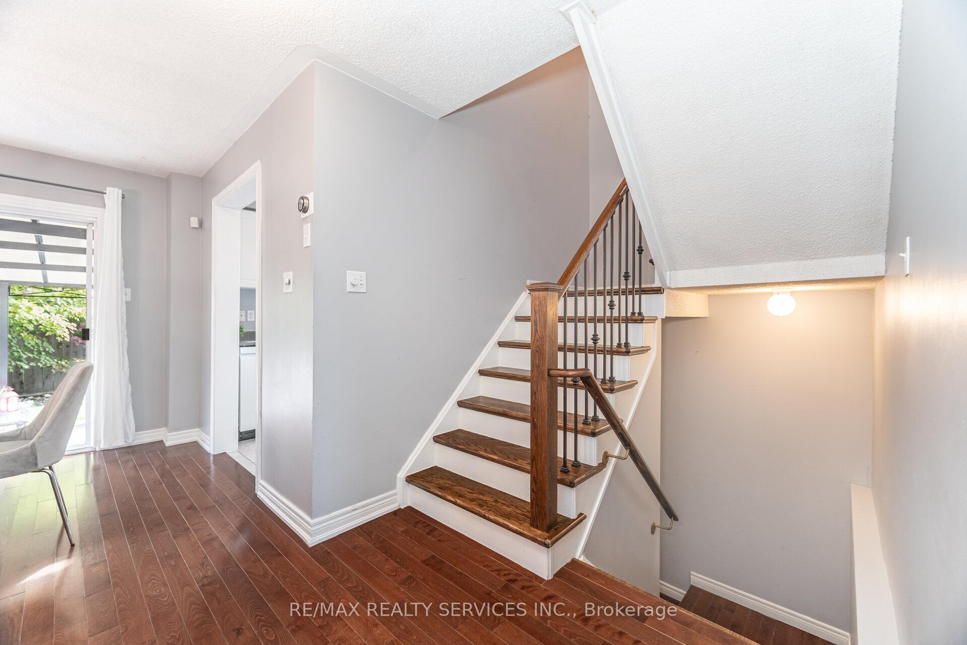 Photo 2 of 123 Farthingale Crescent, Brampton, Fletcher's Meadow — HOMEH