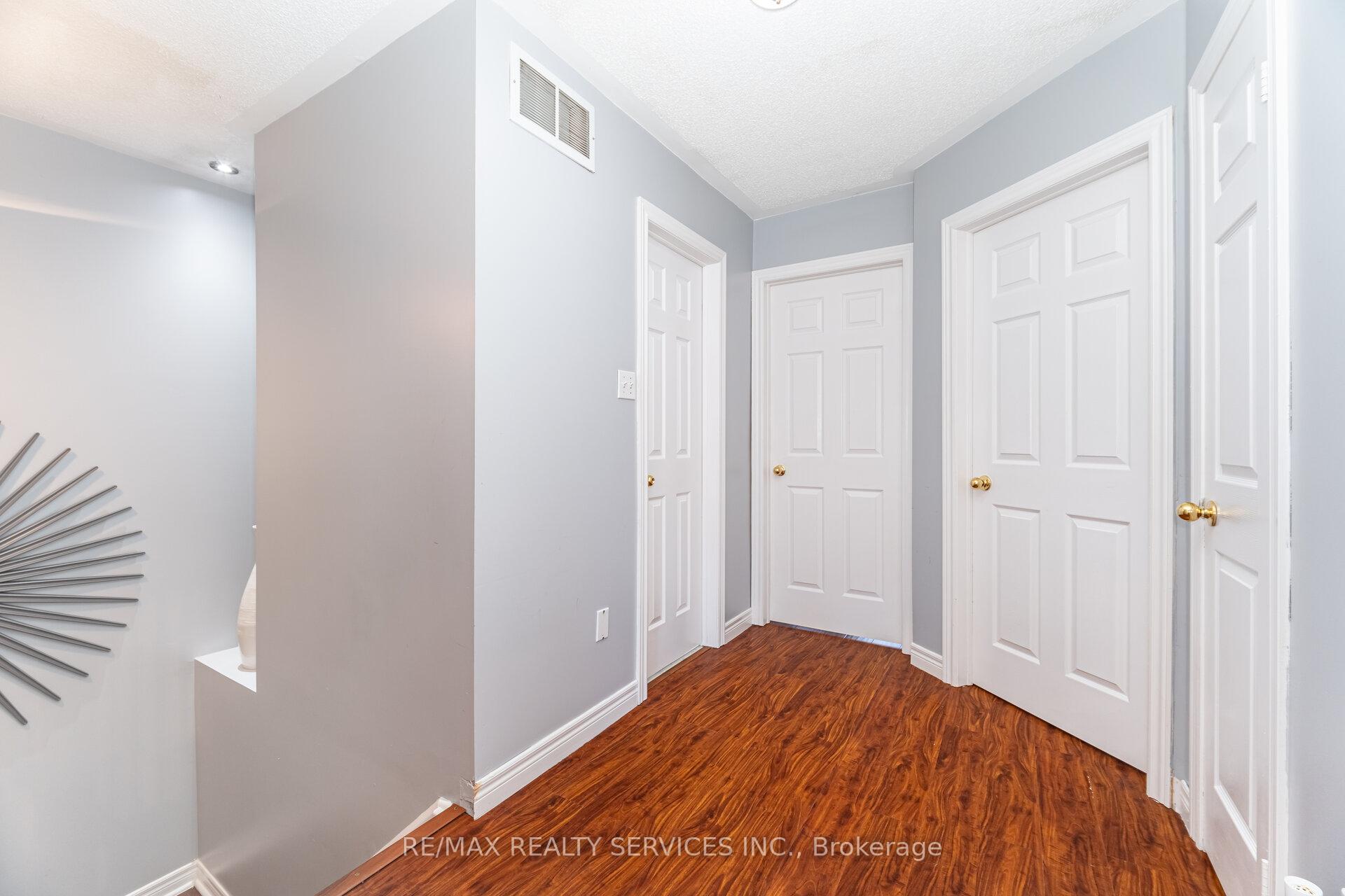 Photo 20 of 123 Farthingale Crescent, Brampton, Fletcher's Meadow — HOMEH