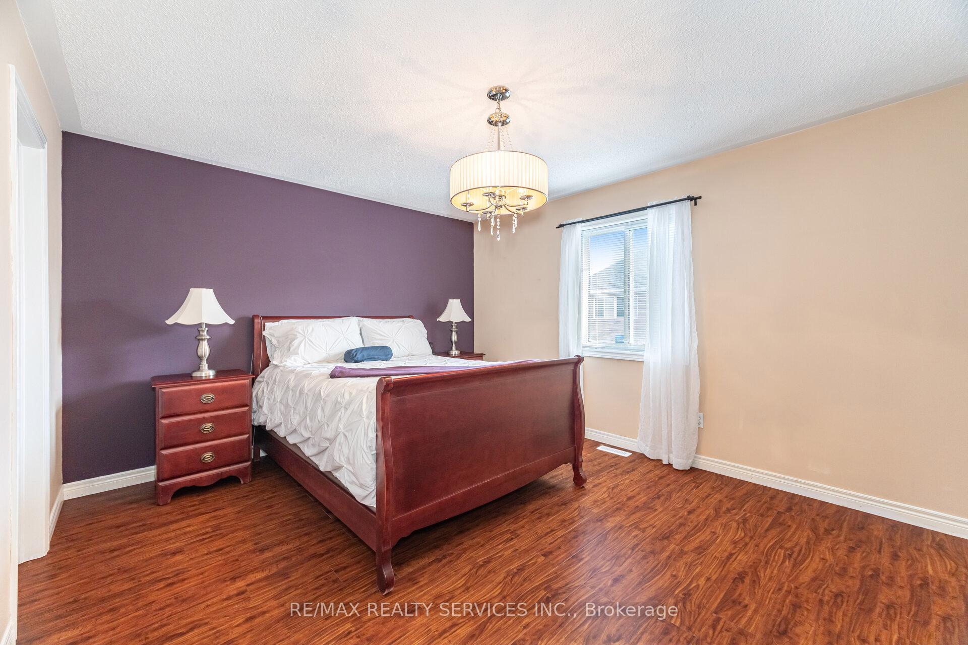 Photo 13 of 123 Farthingale Crescent, Brampton, Fletcher's Meadow — HOMEH