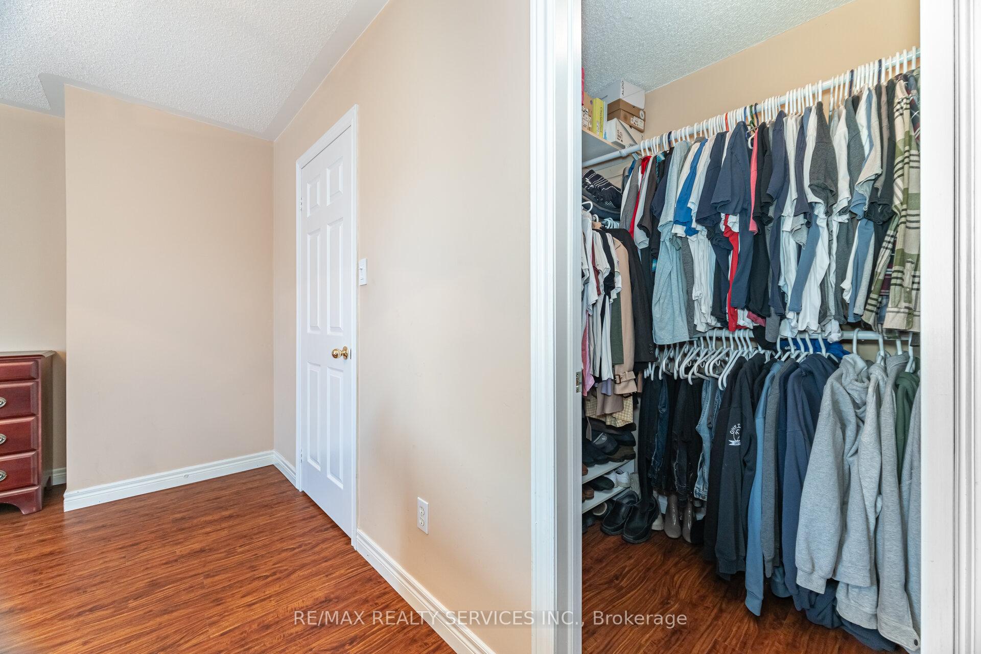 Photo 15 of 123 Farthingale Crescent, Brampton, Fletcher's Meadow — HOMEH