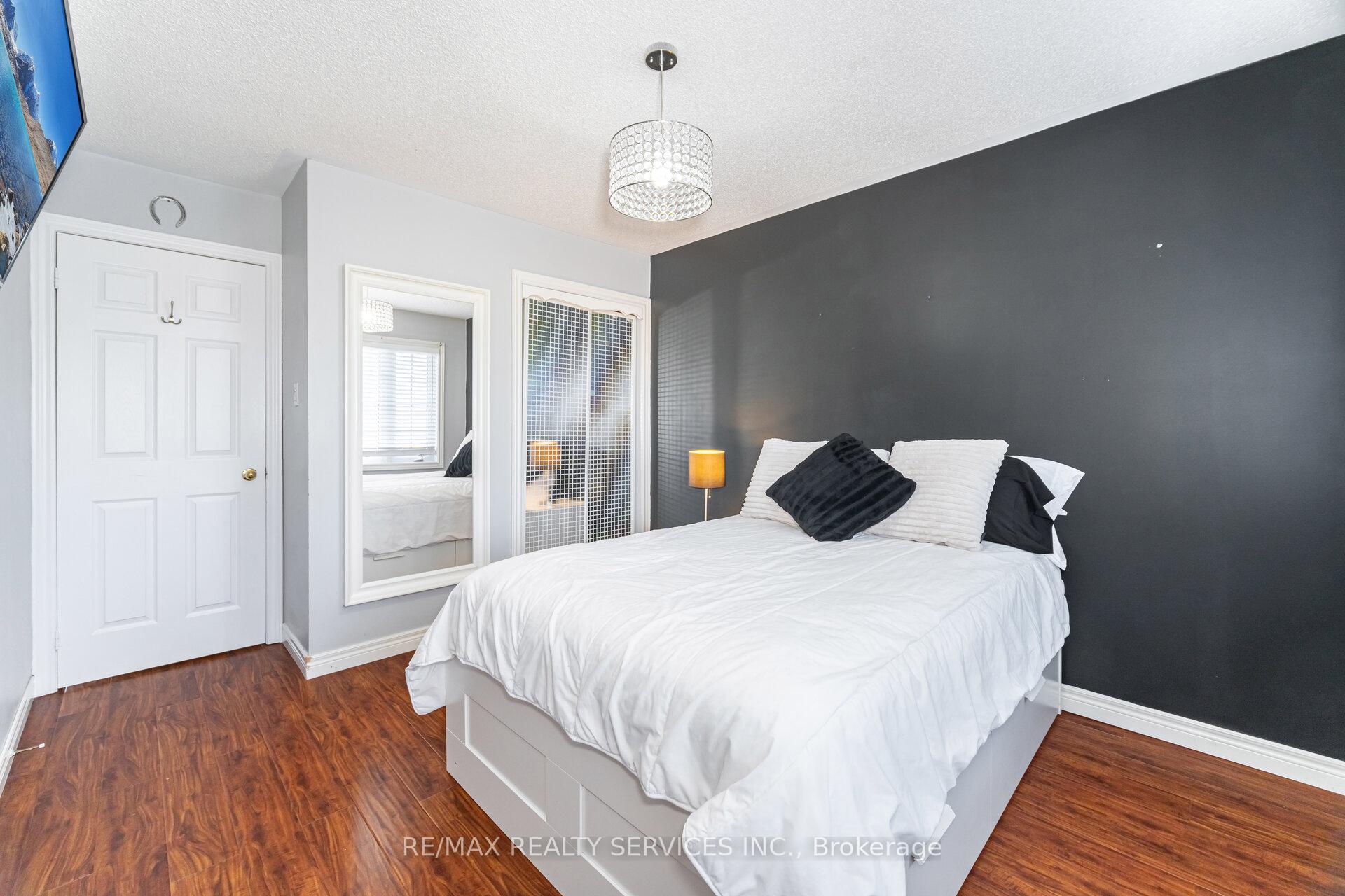 Photo 16 of 123 Farthingale Crescent, Brampton, Fletcher's Meadow — HOMEH