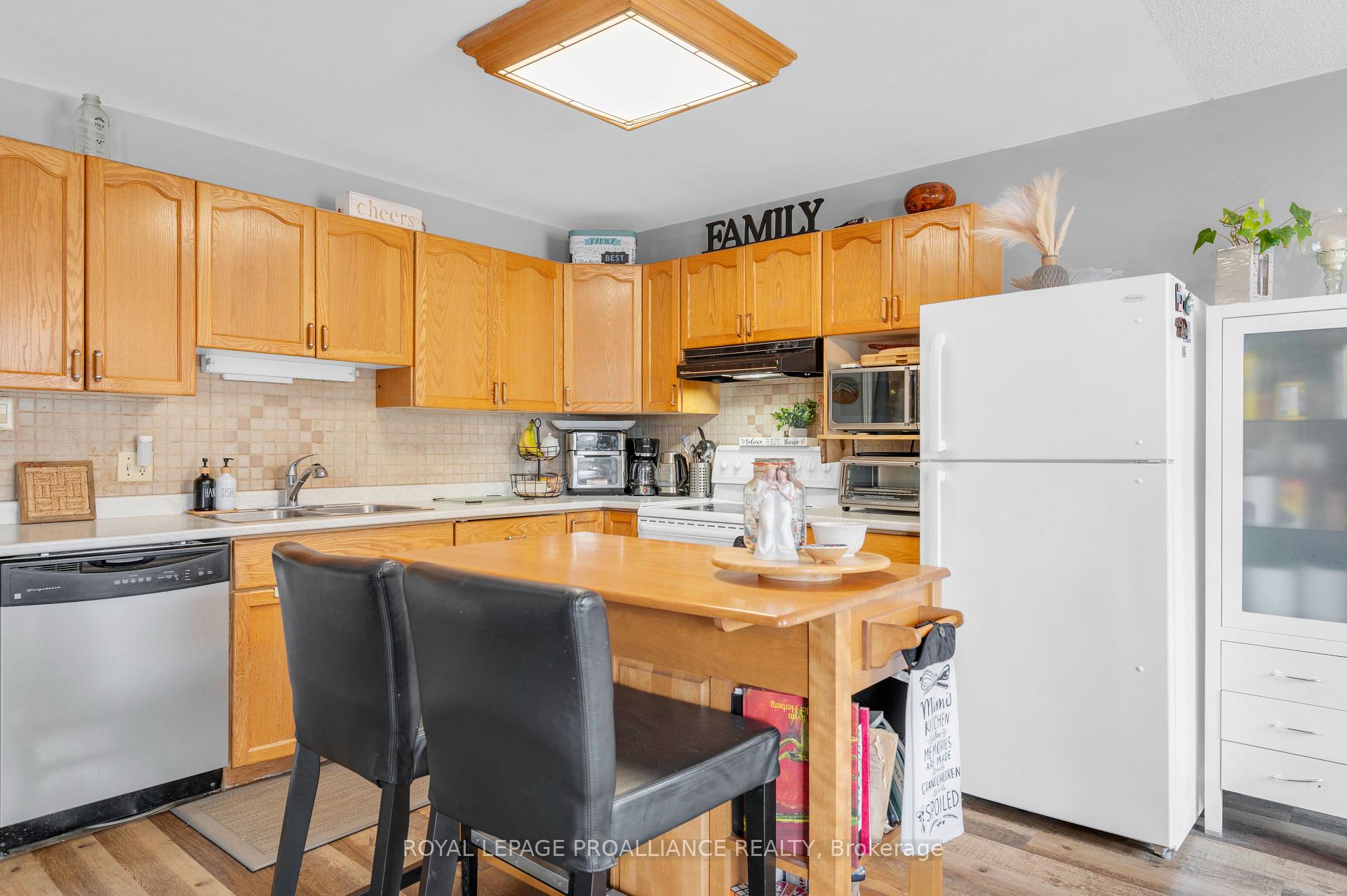 Photo 4 of Unit B, 162 Prince Edward Street, Brighton — HOMEH