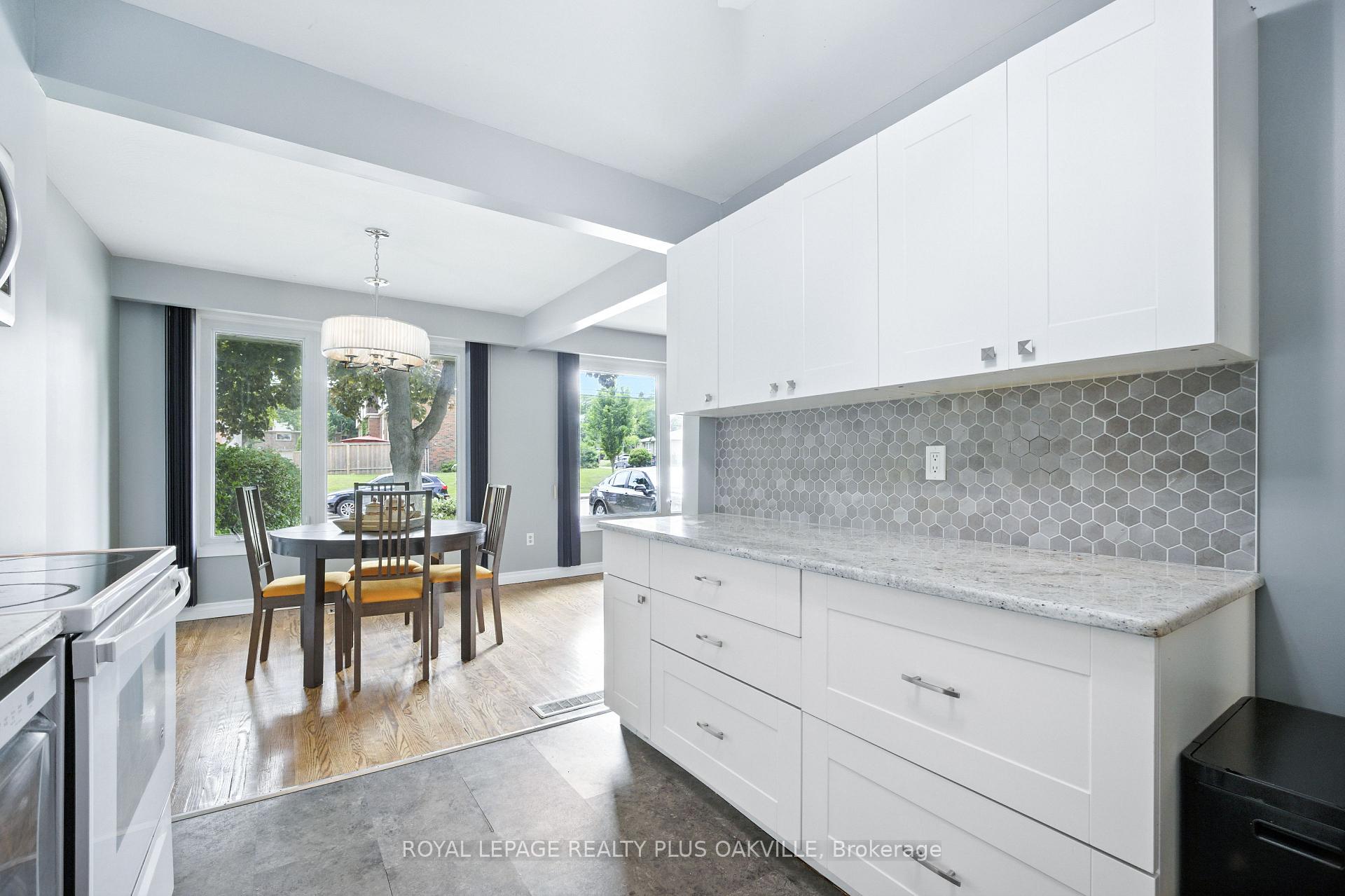 Photo 4 of 158 Bonaventure Drive, Hamilton, Gilbert — HOMEH