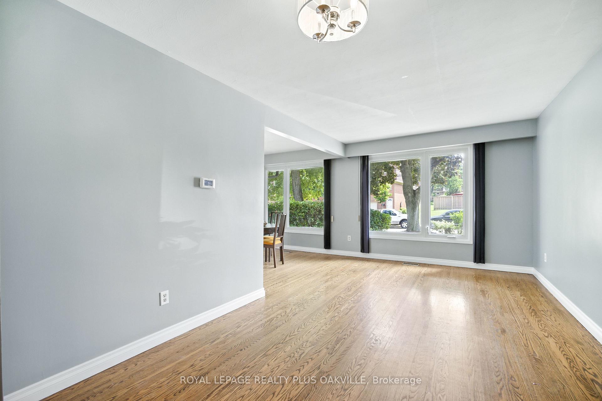 Photo 7 of 158 Bonaventure Drive, Hamilton, Gilbert — HOMEH