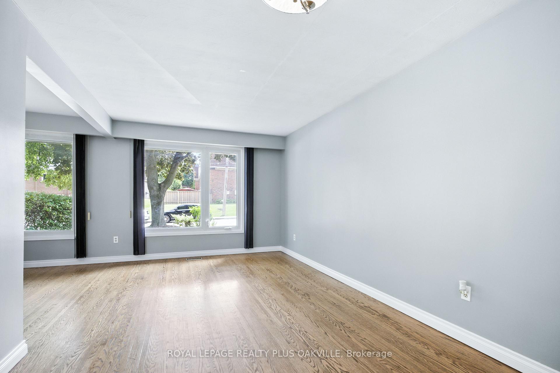 Photo 5 of 158 Bonaventure Drive, Hamilton, Gilbert — HOMEH