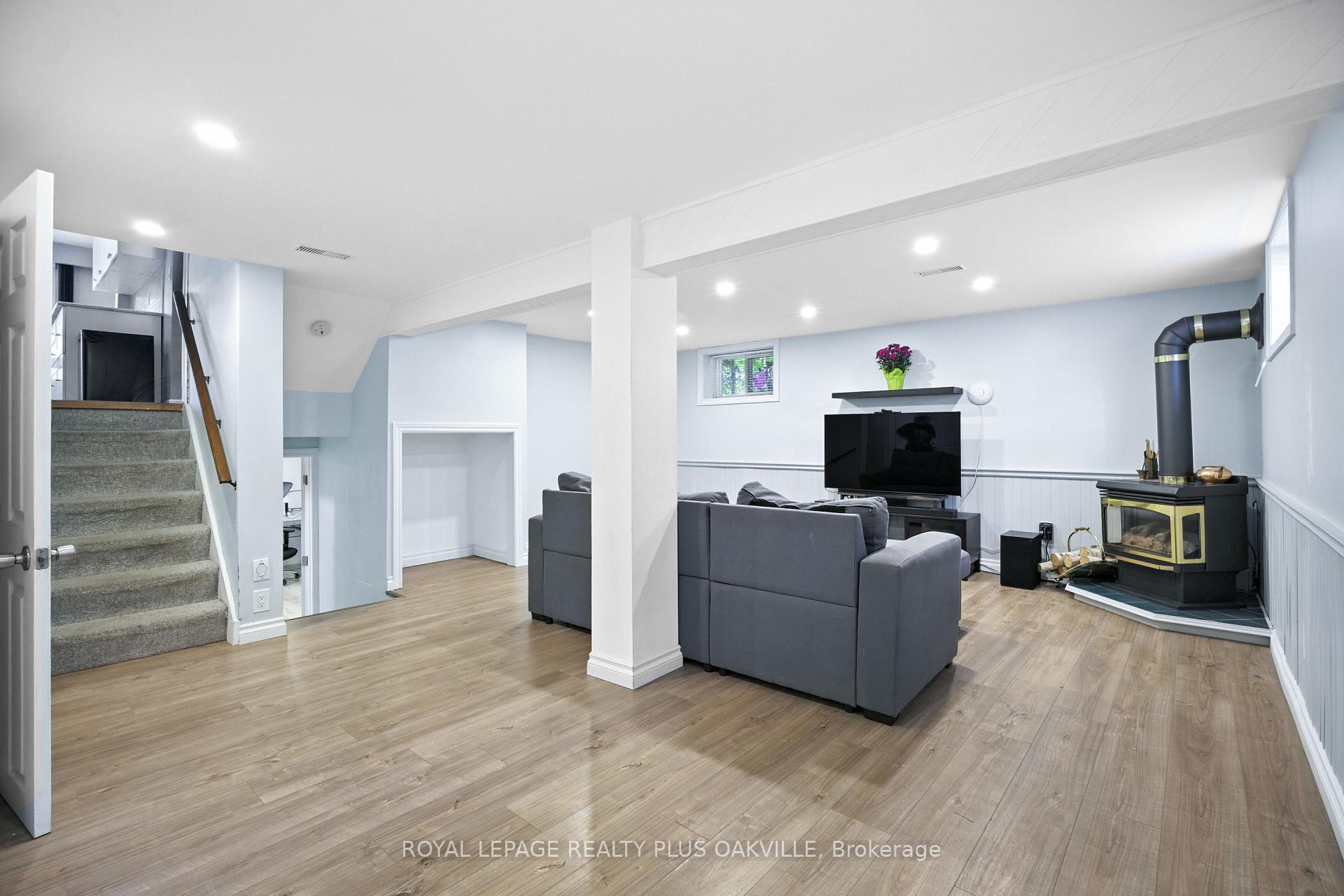 Photo 10 of 158 Bonaventure Drive, Hamilton, Gilbert — HOMEH