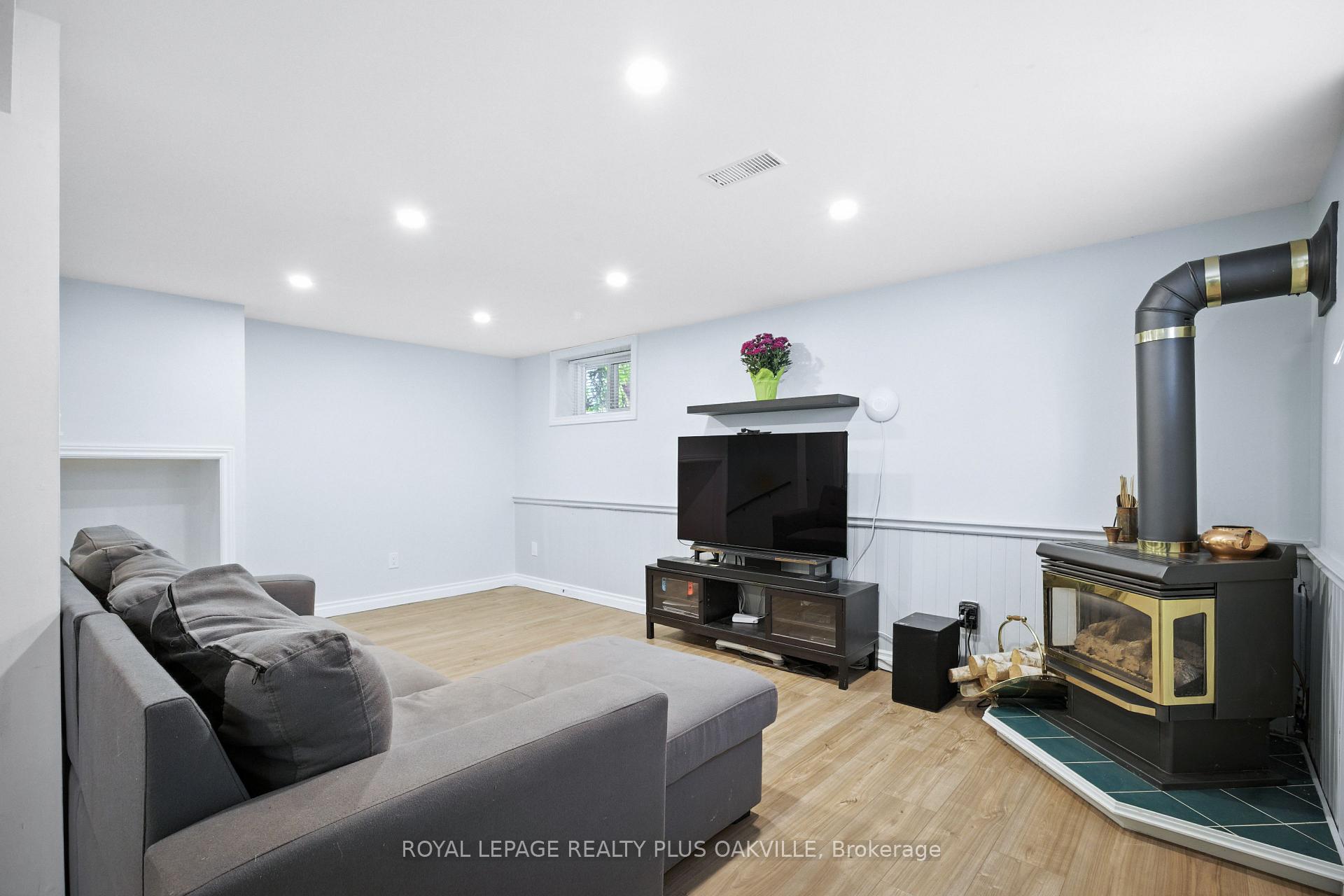 Photo 12 of 158 Bonaventure Drive, Hamilton, Gilbert — HOMEH