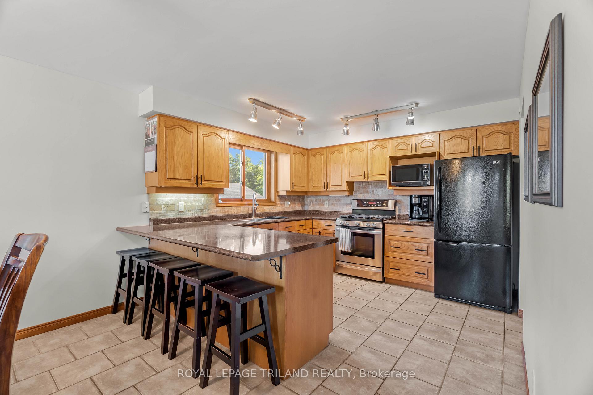Photo 2 of 107 Mckellar Street, Southwest Middlesex, Glencoe — HOMEH