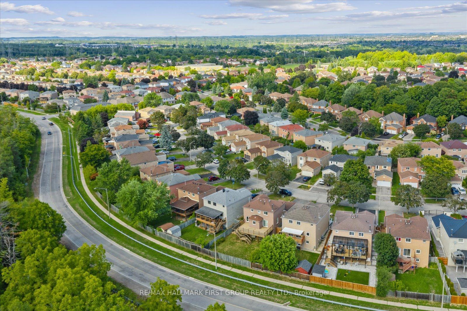 Photo 27 of 2362 Strathmore Crescent W, Pickering, Brock Ridge — HOMEH