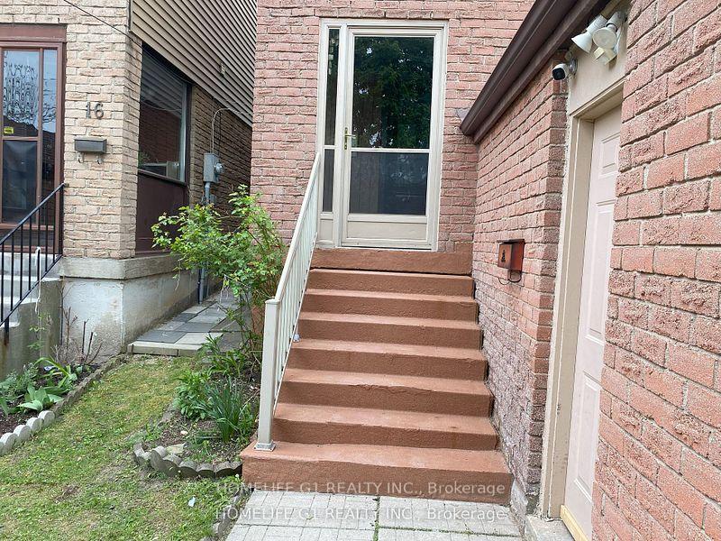 Photo 5 of 18 Laurel Valley Court, Vaughan, Glen Shields — HOMEH