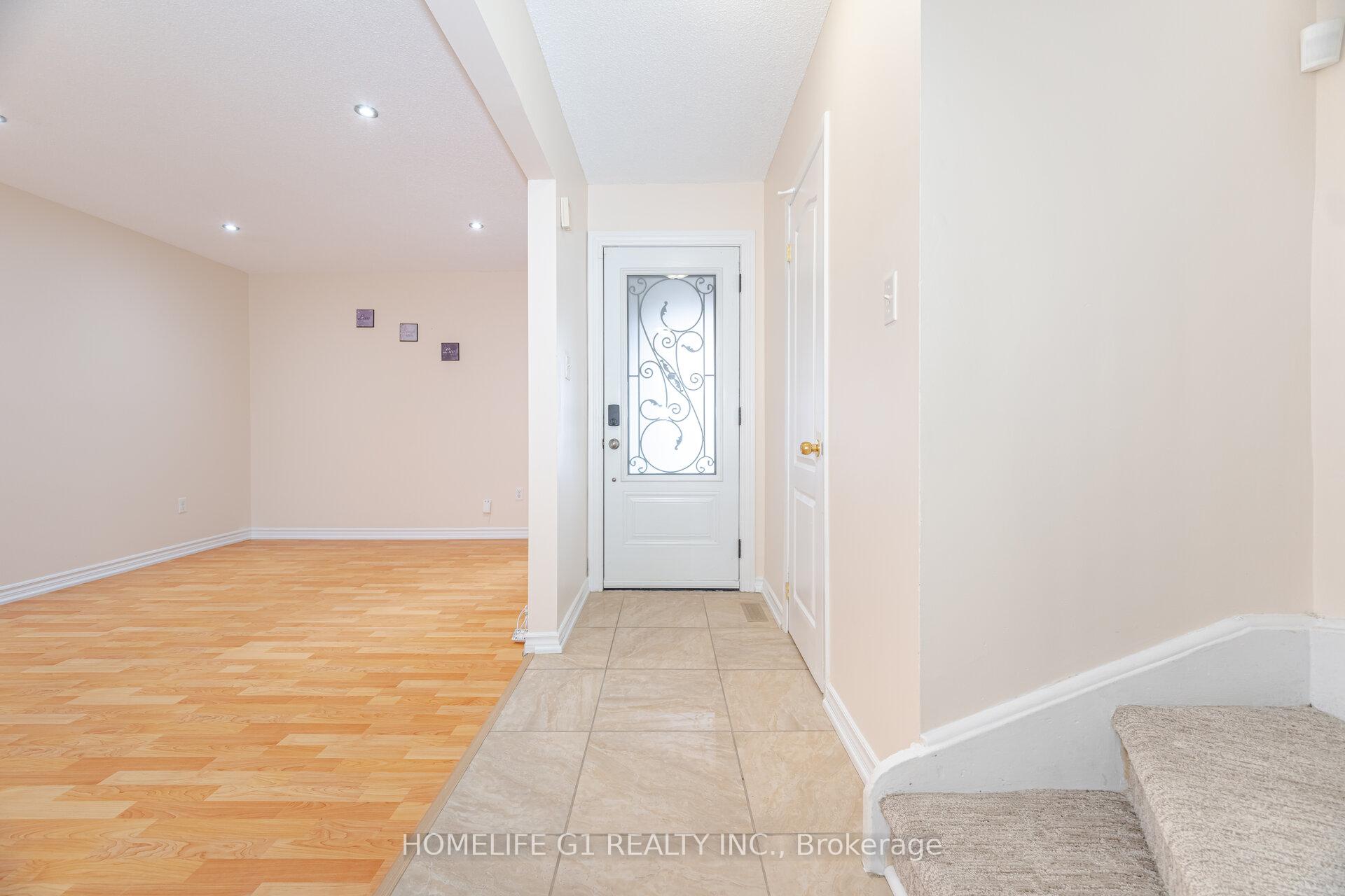 Photo 3 of 18 Laurel Valley Court, Vaughan, Glen Shields — HOMEH