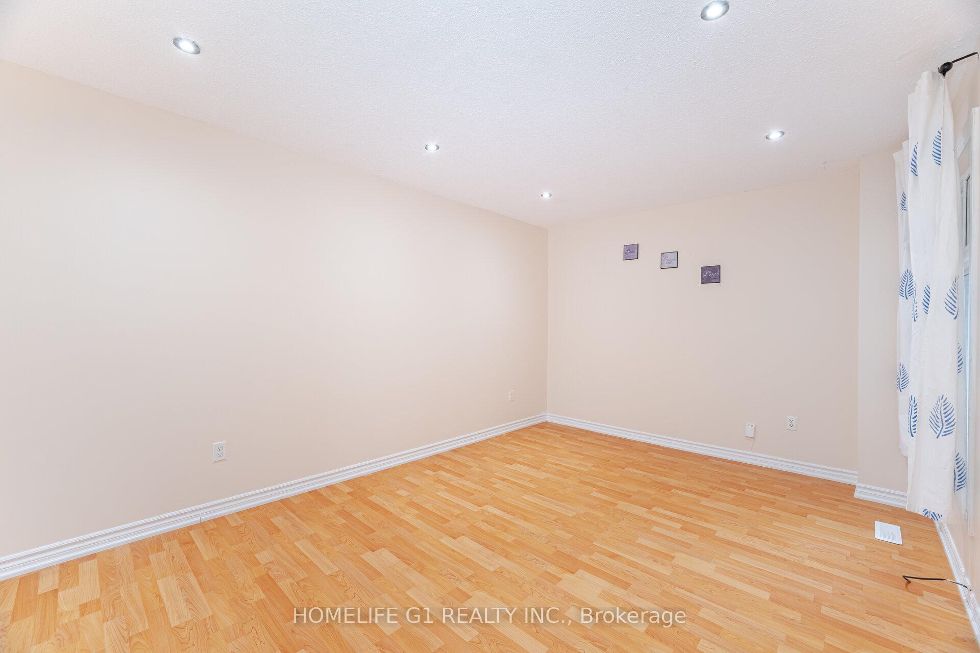Photo 9 of 18 Laurel Valley Court, Vaughan, Glen Shields — HOMEH