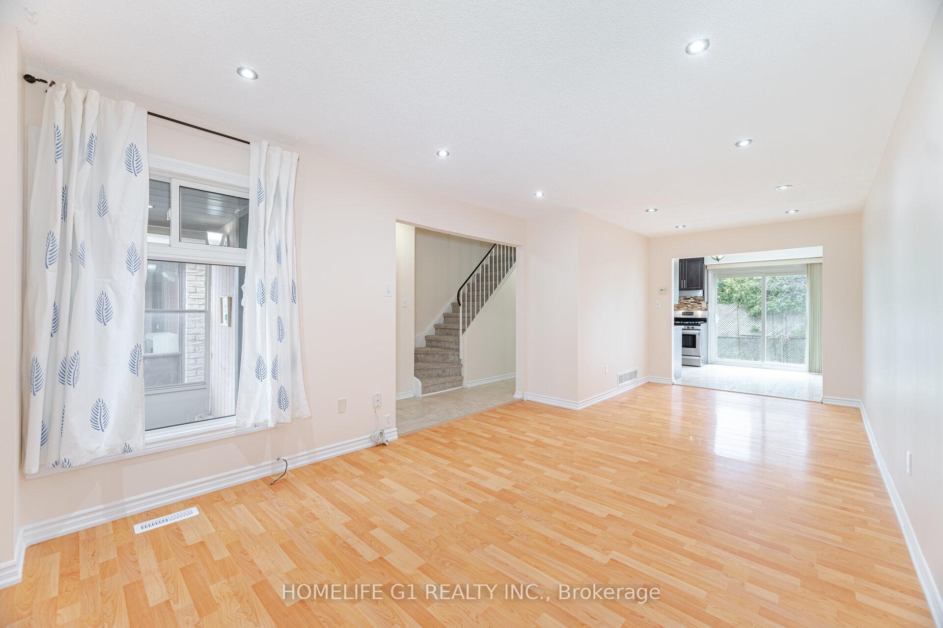 Photo 10 of 18 Laurel Valley Court, Vaughan, Glen Shields — HOMEH