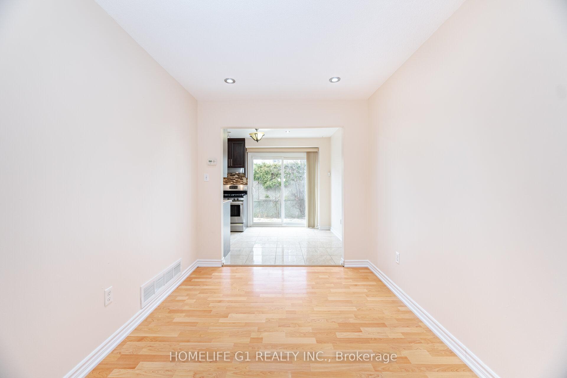 Photo 8 of 18 Laurel Valley Court, Vaughan, Glen Shields — HOMEH