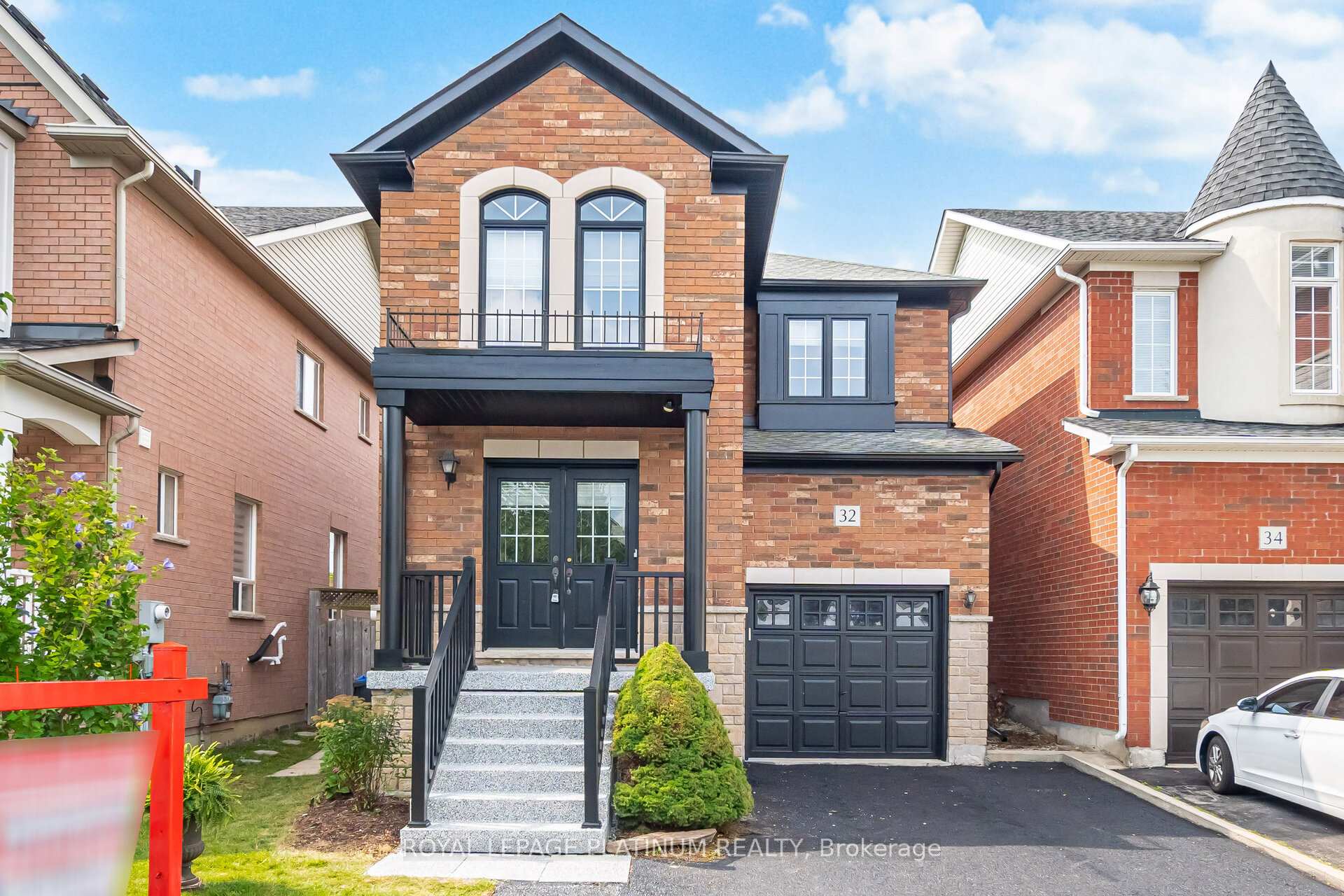 Photo 1 of 32 Penbridge Circle, Brampton, Fletcher's Meadow — HOMEH