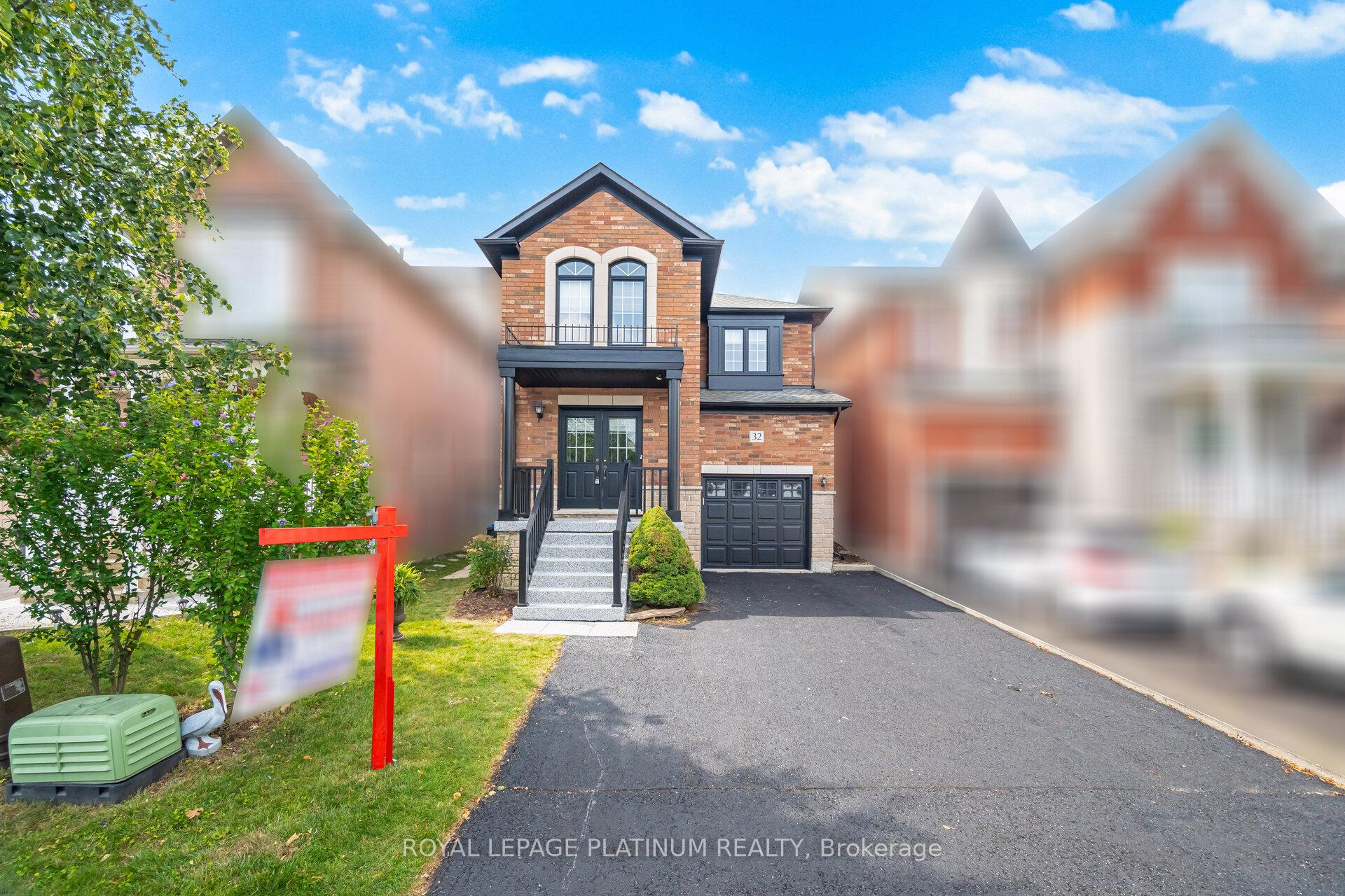 Photo 2 of 32 Penbridge Circle, Brampton, Fletcher's Meadow — HOMEH