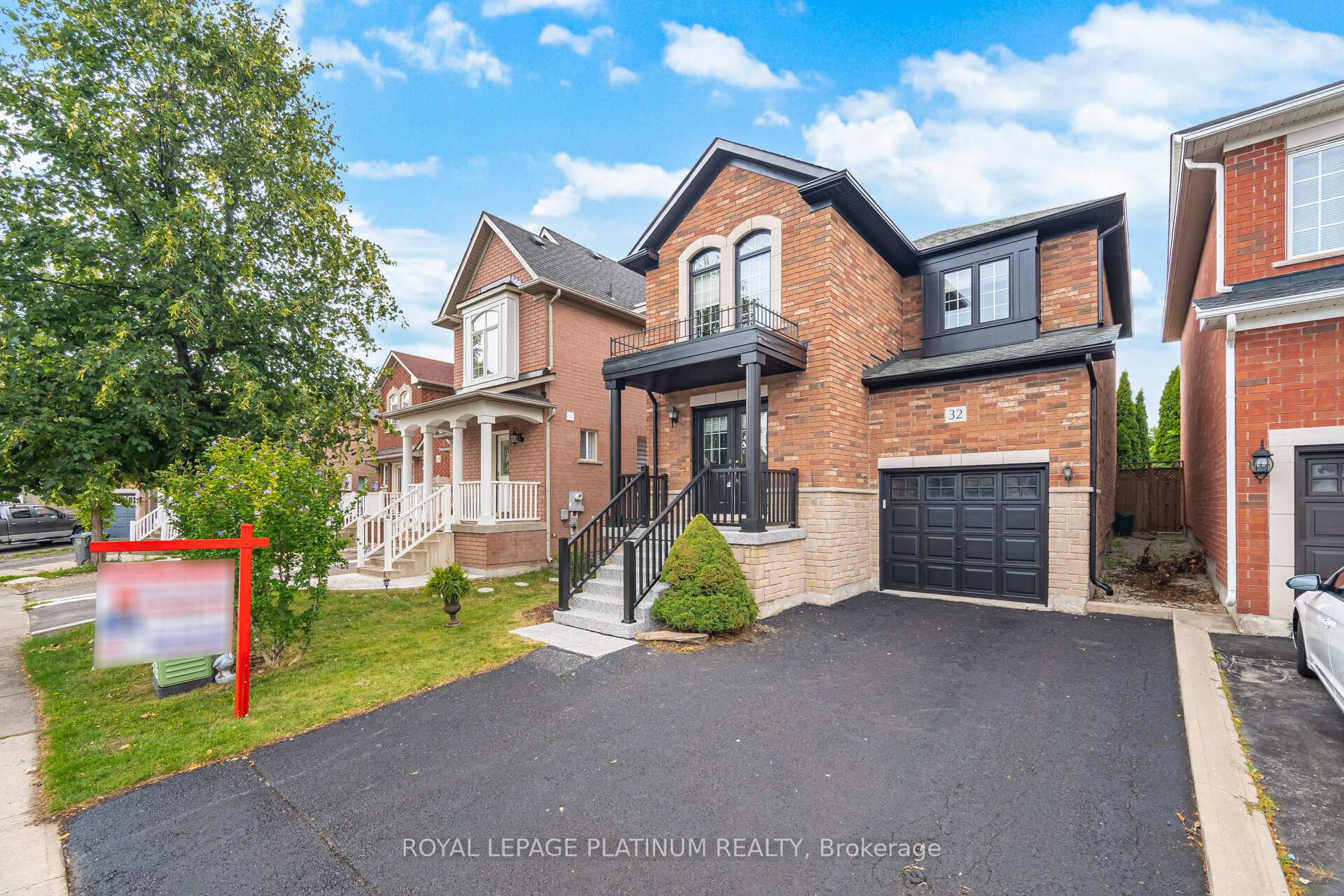 Photo 4 of 32 Penbridge Circle, Brampton, Fletcher's Meadow — HOMEH