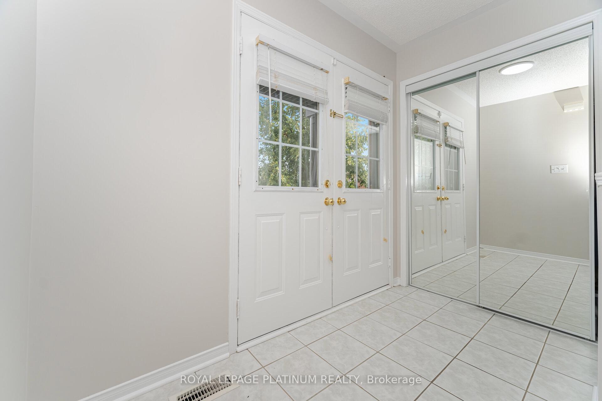 Photo 9 of 32 Penbridge Circle, Brampton, Fletcher's Meadow — HOMEH