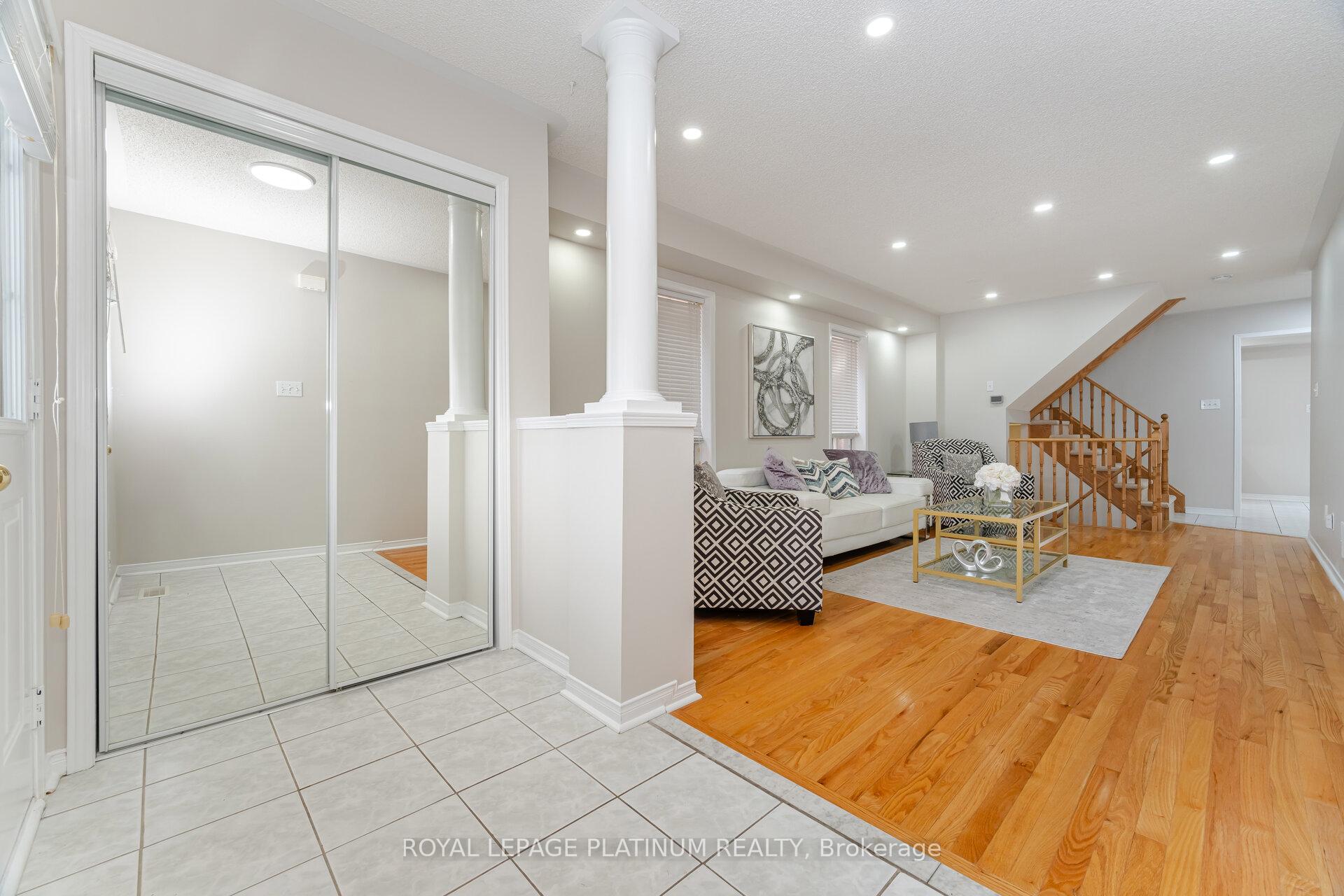 Photo 7 of 32 Penbridge Circle, Brampton, Fletcher's Meadow — HOMEH