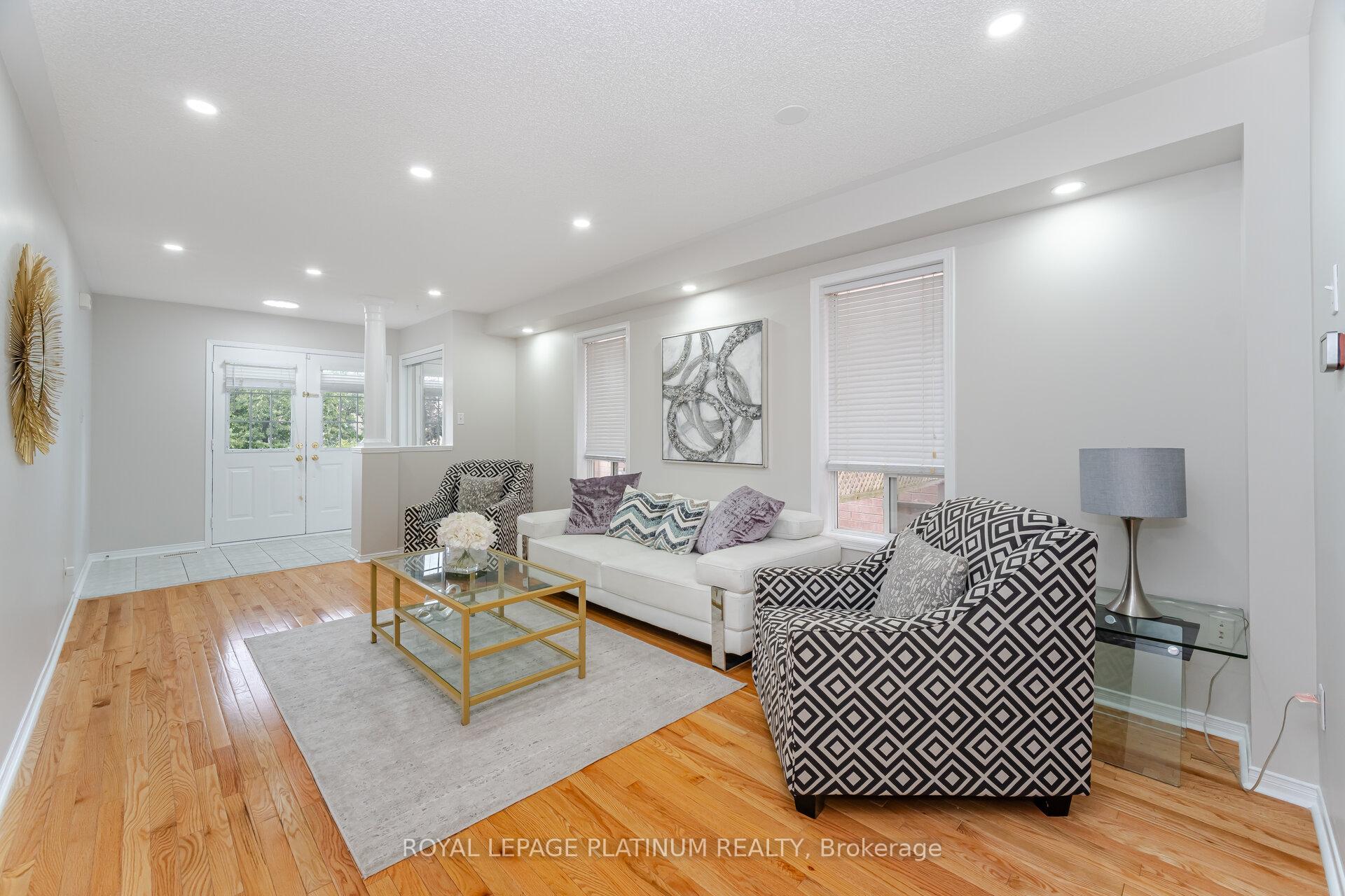Photo 5 of 32 Penbridge Circle, Brampton, Fletcher's Meadow — HOMEH