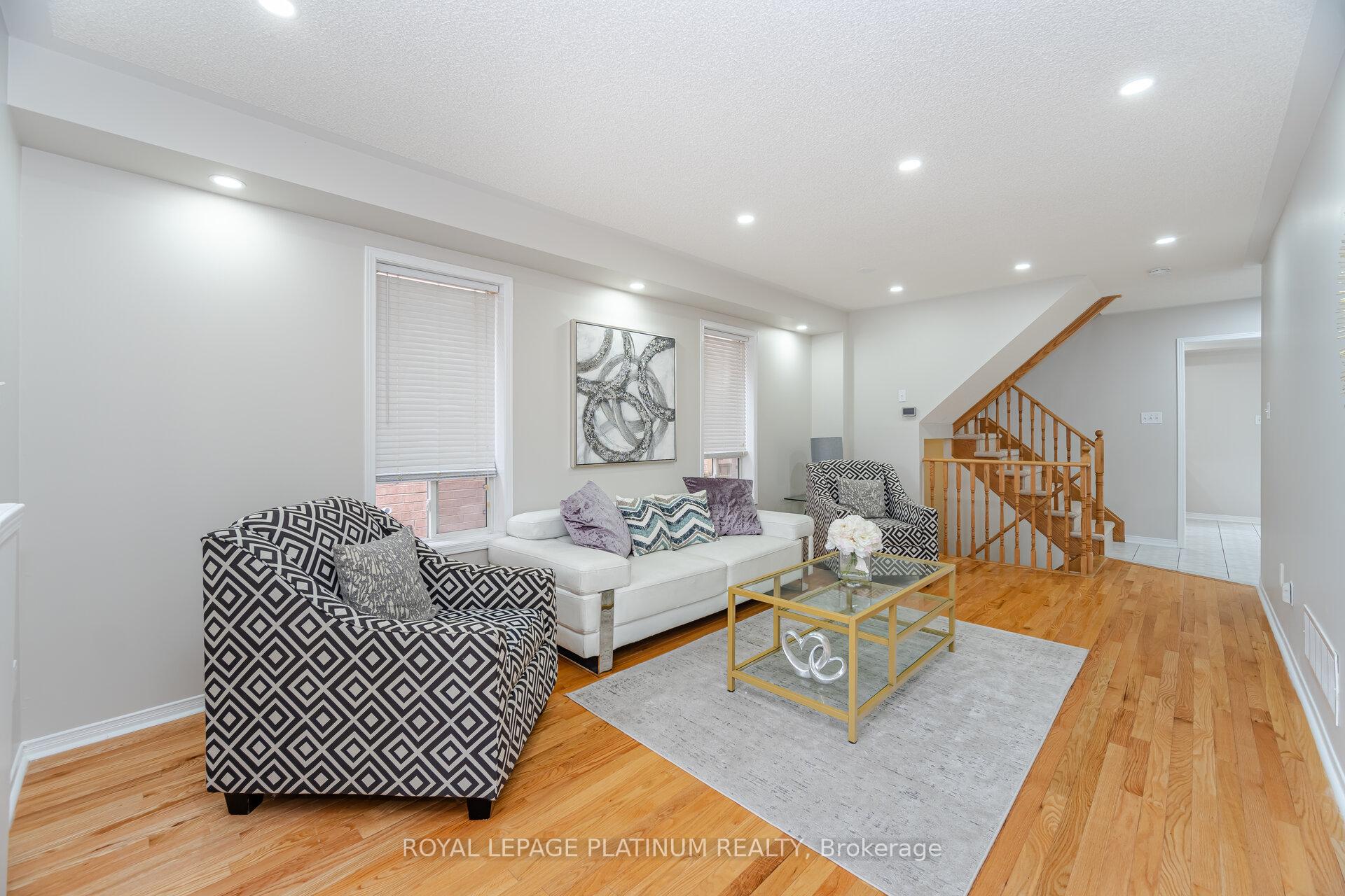 Photo 10 of 32 Penbridge Circle, Brampton, Fletcher's Meadow — HOMEH