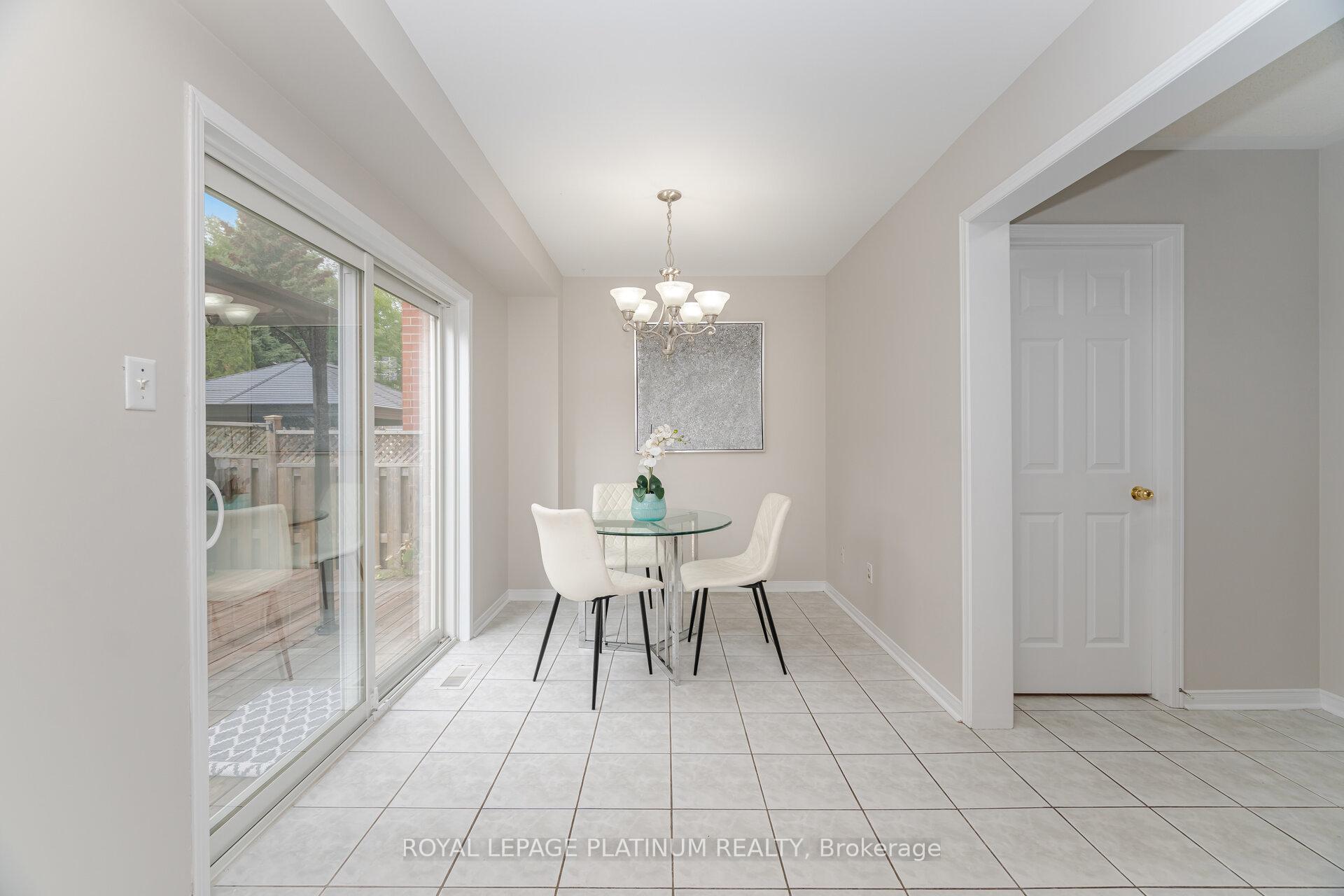 Photo 8 of 32 Penbridge Circle, Brampton, Fletcher's Meadow — HOMEH