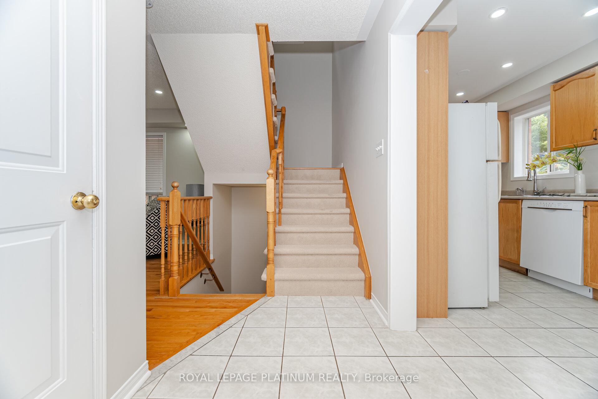 Photo 11 of 32 Penbridge Circle, Brampton, Fletcher's Meadow — HOMEH