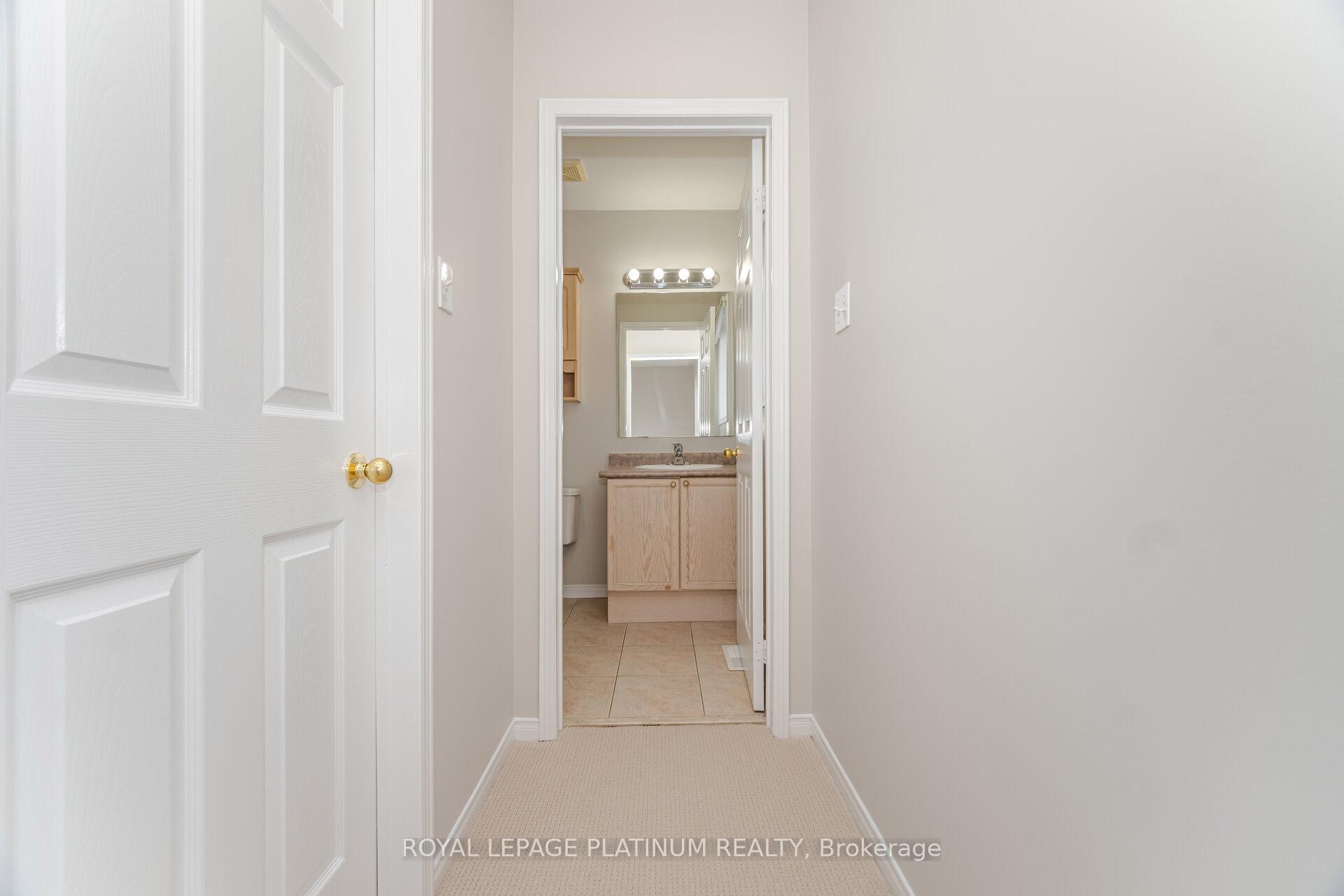 Photo 12 of 32 Penbridge Circle, Brampton, Fletcher's Meadow — HOMEH