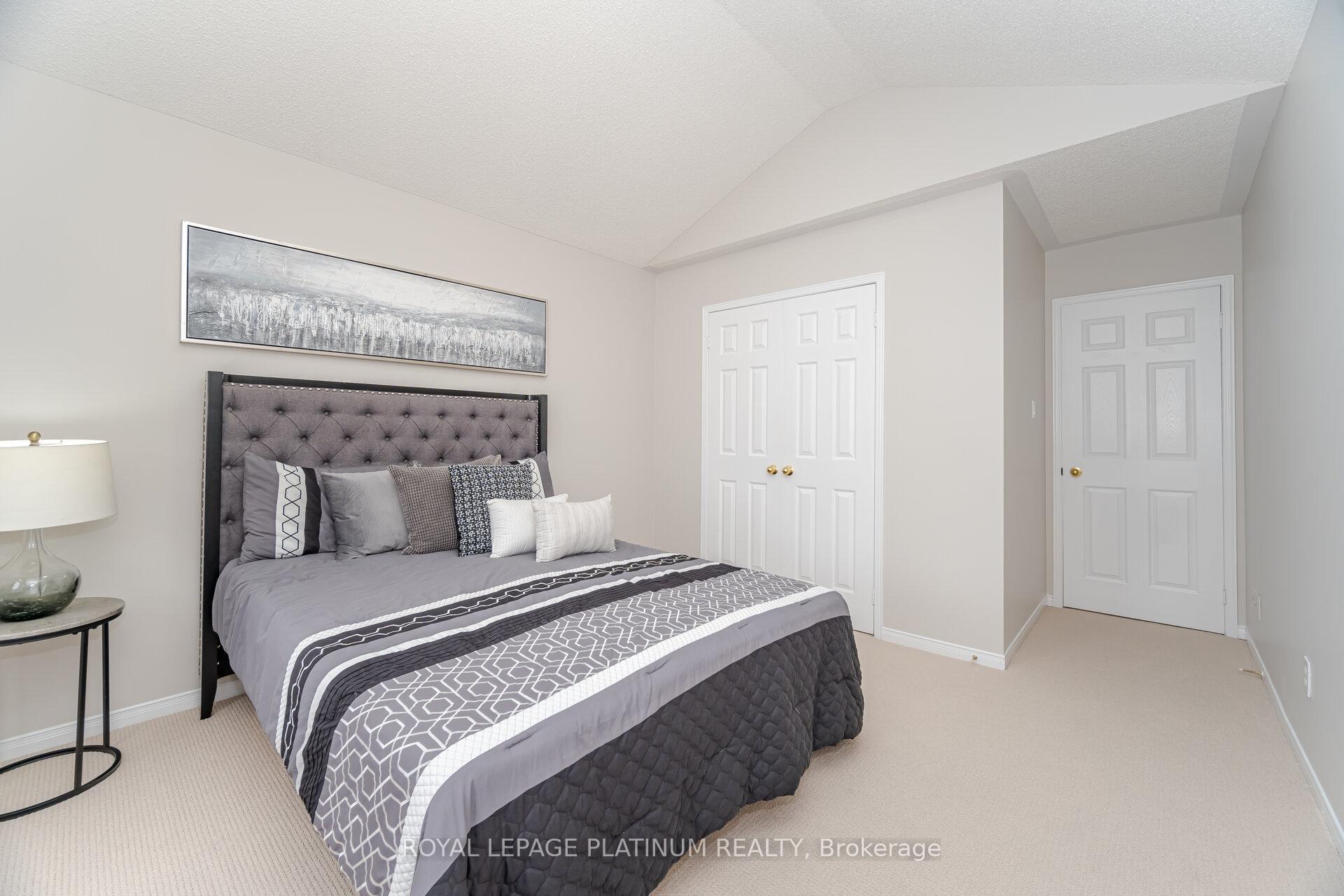 Photo 19 of 32 Penbridge Circle, Brampton, Fletcher's Meadow — HOMEH
