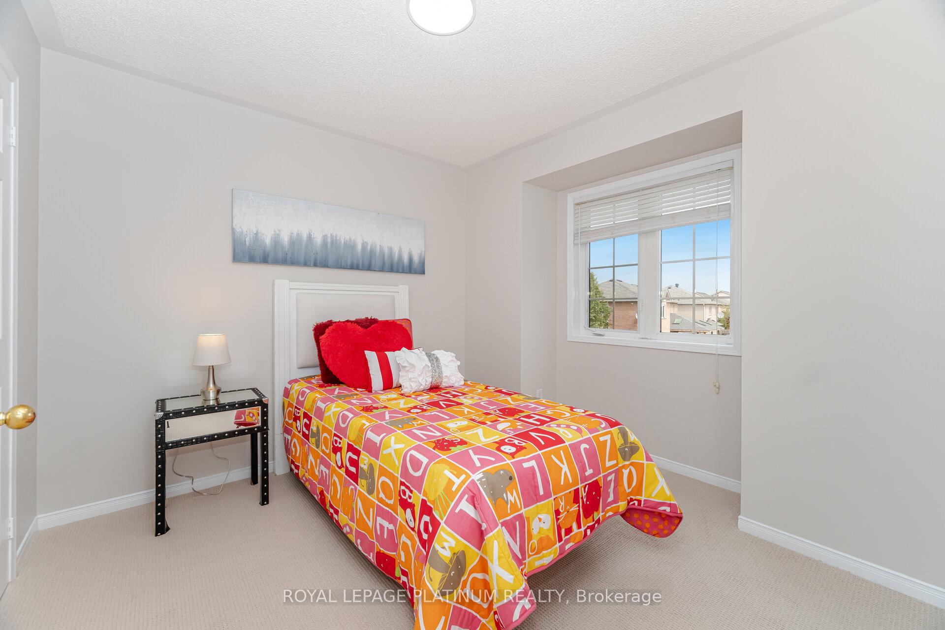 Photo 16 of 32 Penbridge Circle, Brampton, Fletcher's Meadow — HOMEH