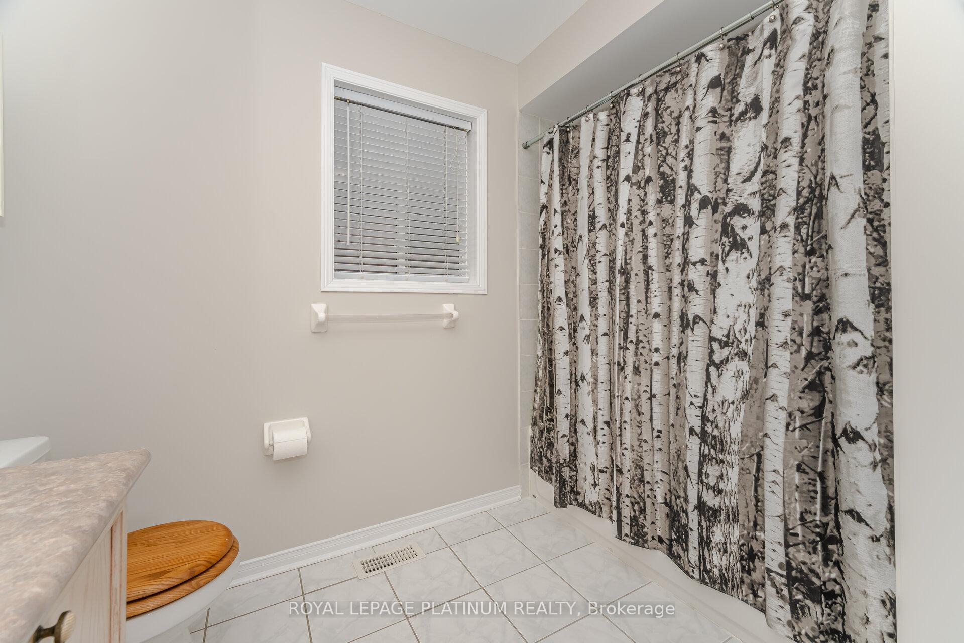 Photo 24 of 32 Penbridge Circle, Brampton, Fletcher's Meadow — HOMEH
