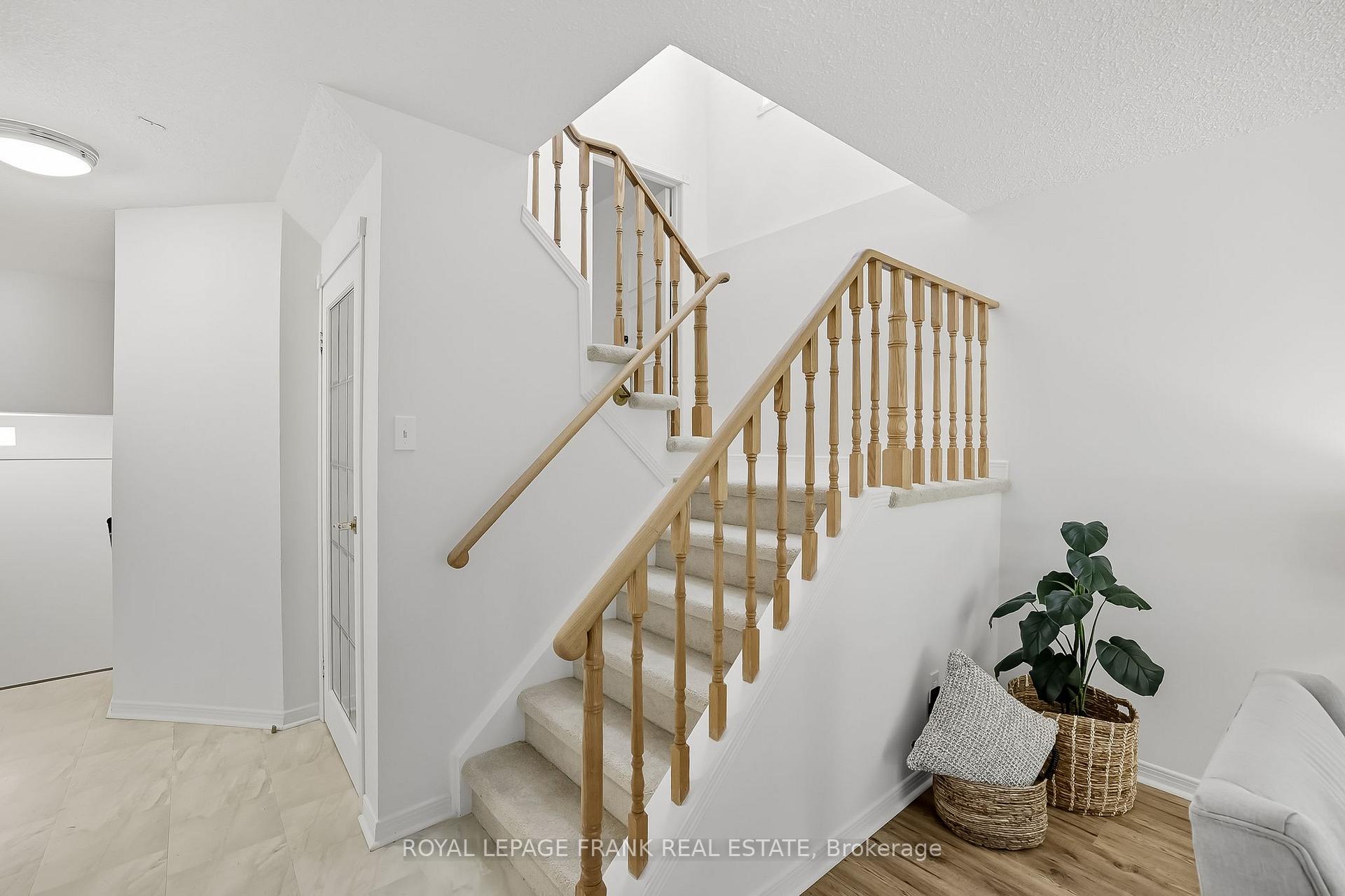 Photo 4 of 72 Reginald Crescent, Markham, Markham Village — HOMEH