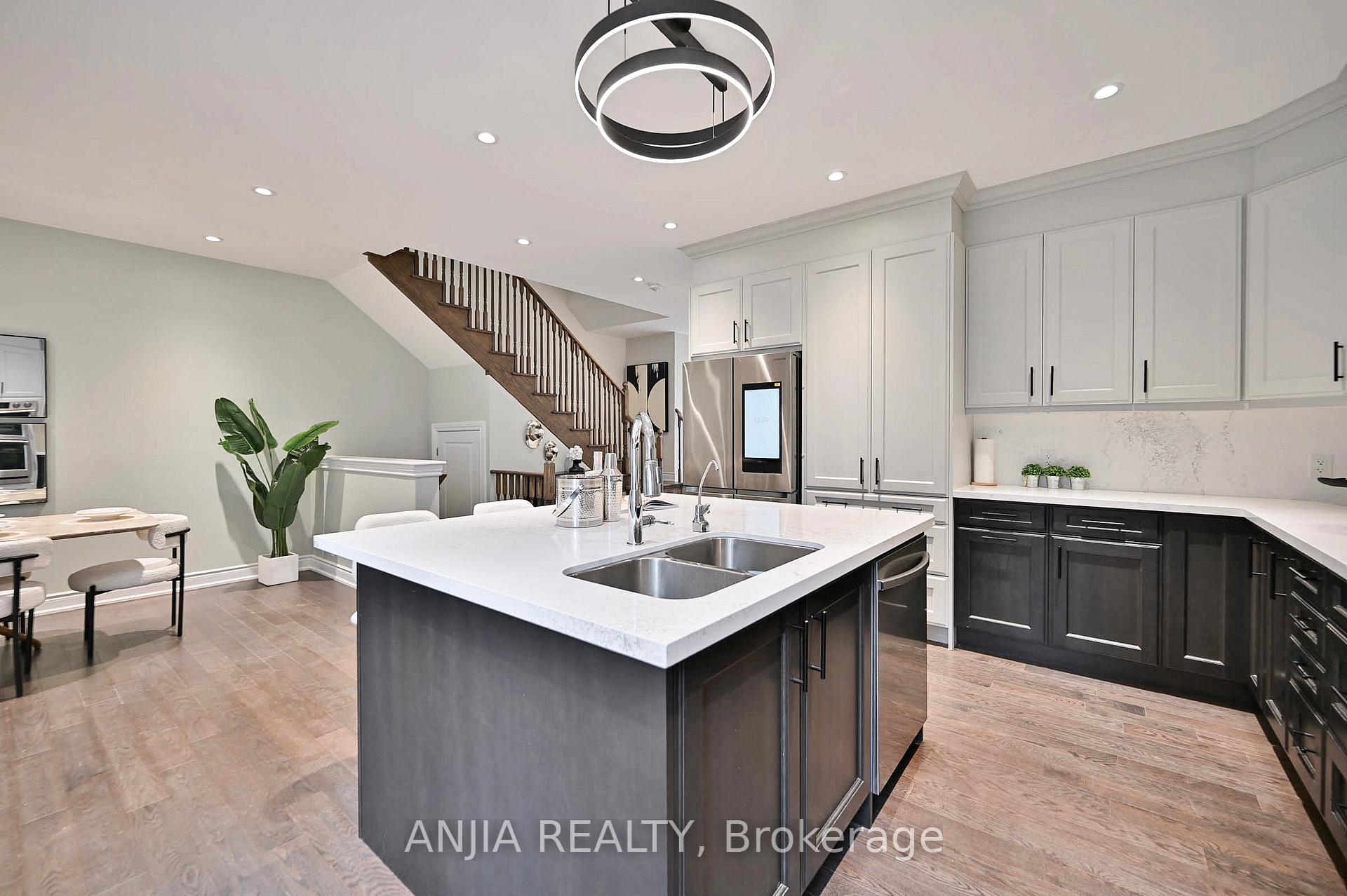 Photo 4 of 19 York Downs Boulevard, Markham, Angus Glen — HOMEH