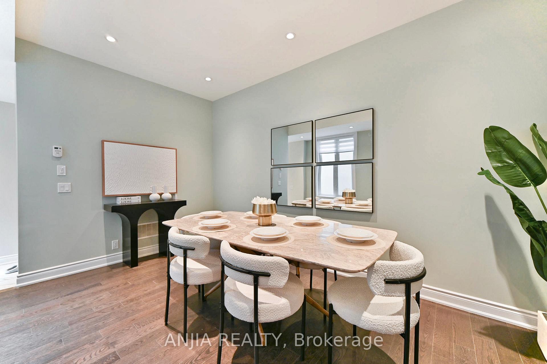 Photo 14 of 19 York Downs Boulevard, Markham, Angus Glen — HOMEH