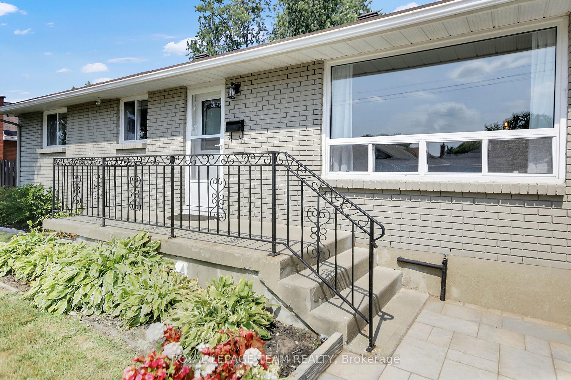 Photo 2 of 43 Epworth Avenue, Ottawa, Meadowlands/St. Claire Gardens — HOMEH