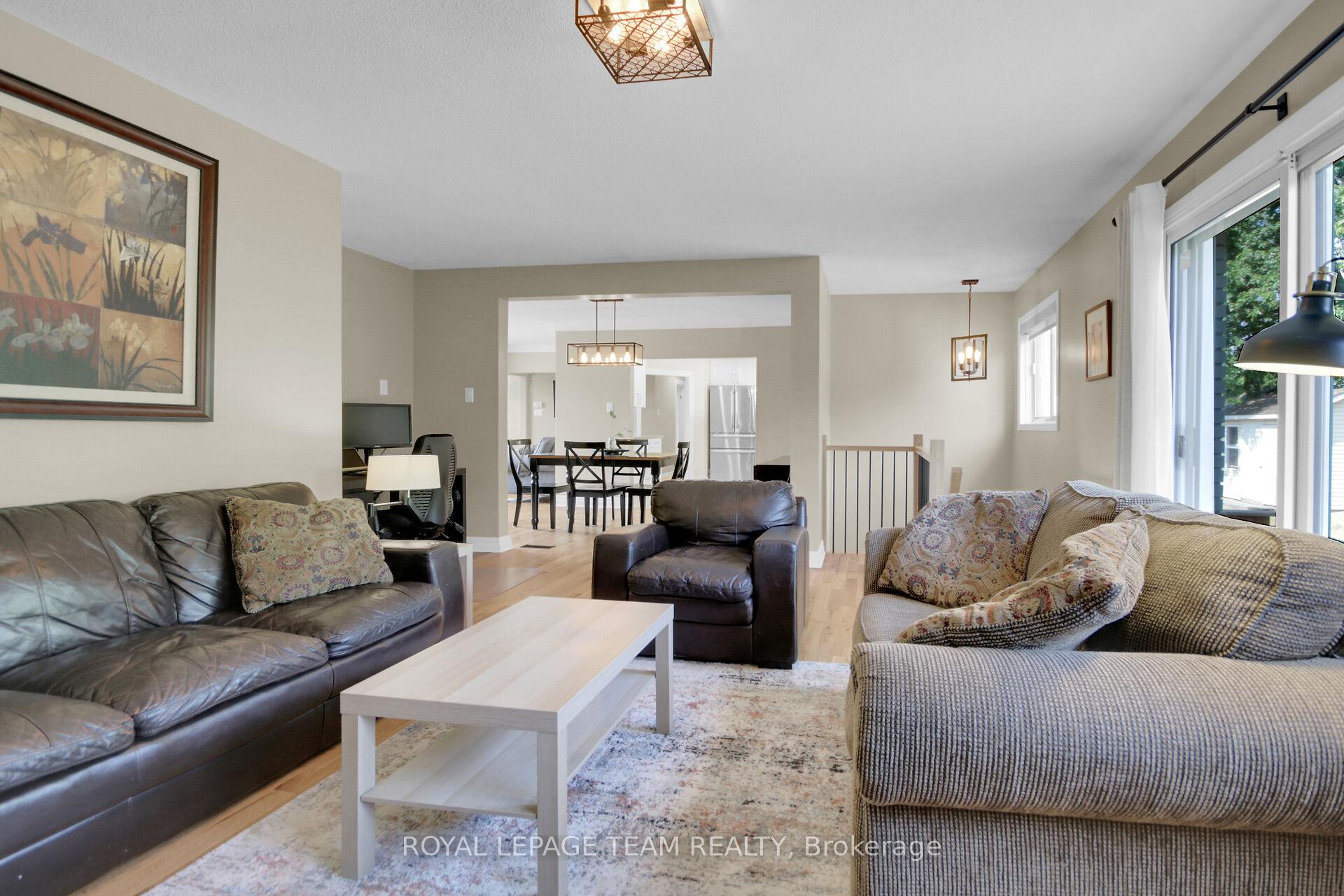 Photo 23 of 43 Epworth Avenue, Ottawa, Meadowlands/St. Claire Gardens — HOMEH