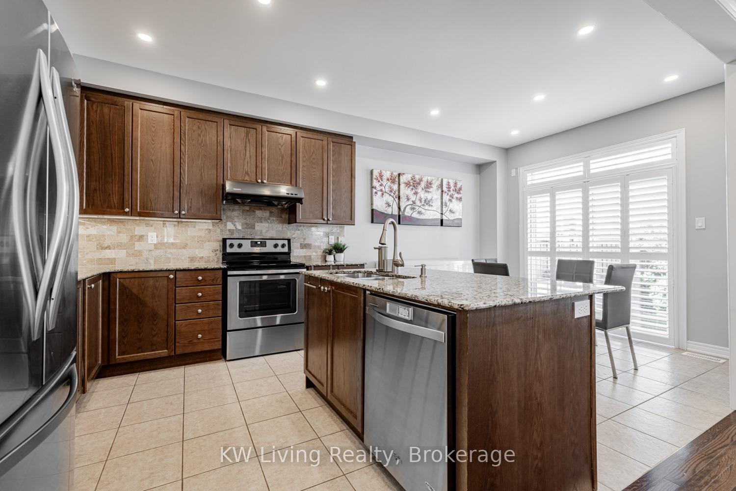 Photo 9 of 84 Manila Avenue, Markham, Berczy — HOMEH