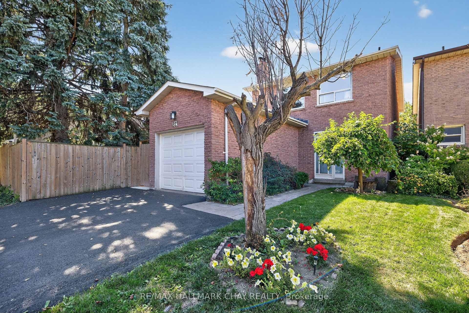 Photo 2 of 82 Lilac Avenue, Markham, Aileen-Willowbrook — HOMEH