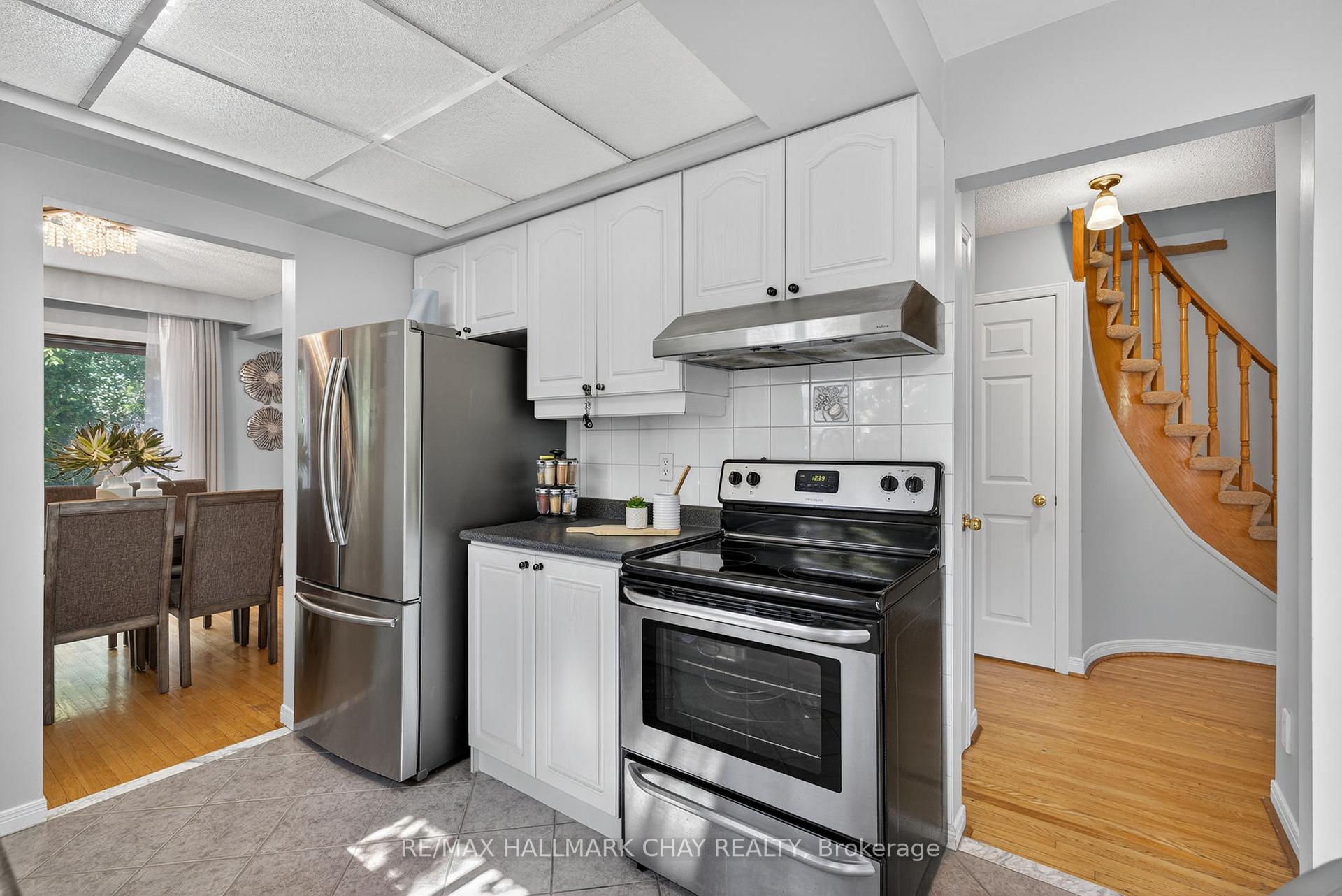 Photo 6 of 82 Lilac Avenue, Markham, Aileen-Willowbrook — HOMEH