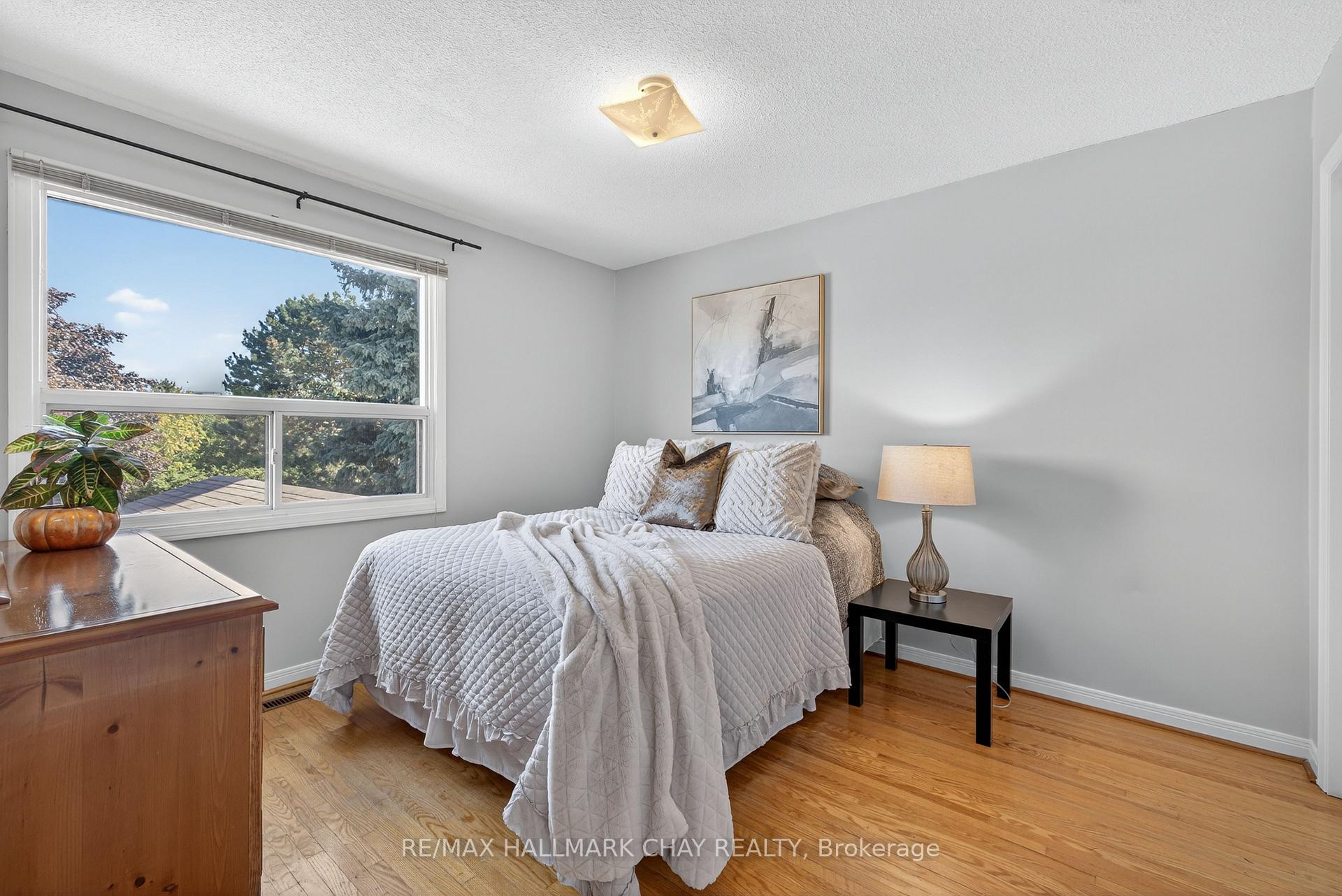 Photo 10 of 82 Lilac Avenue, Markham, Aileen-Willowbrook — HOMEH