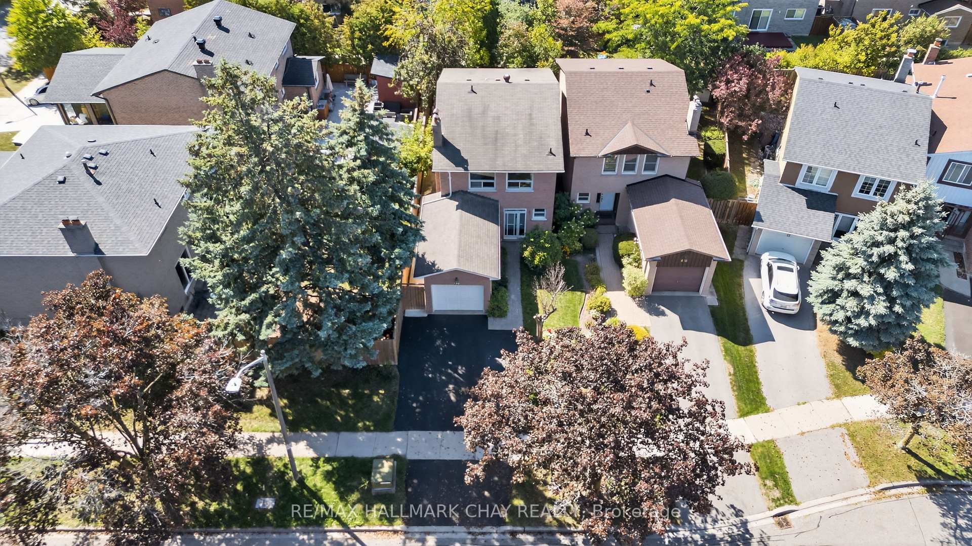Photo 4 of 82 Lilac Avenue, Markham, Aileen-Willowbrook — HOMEH